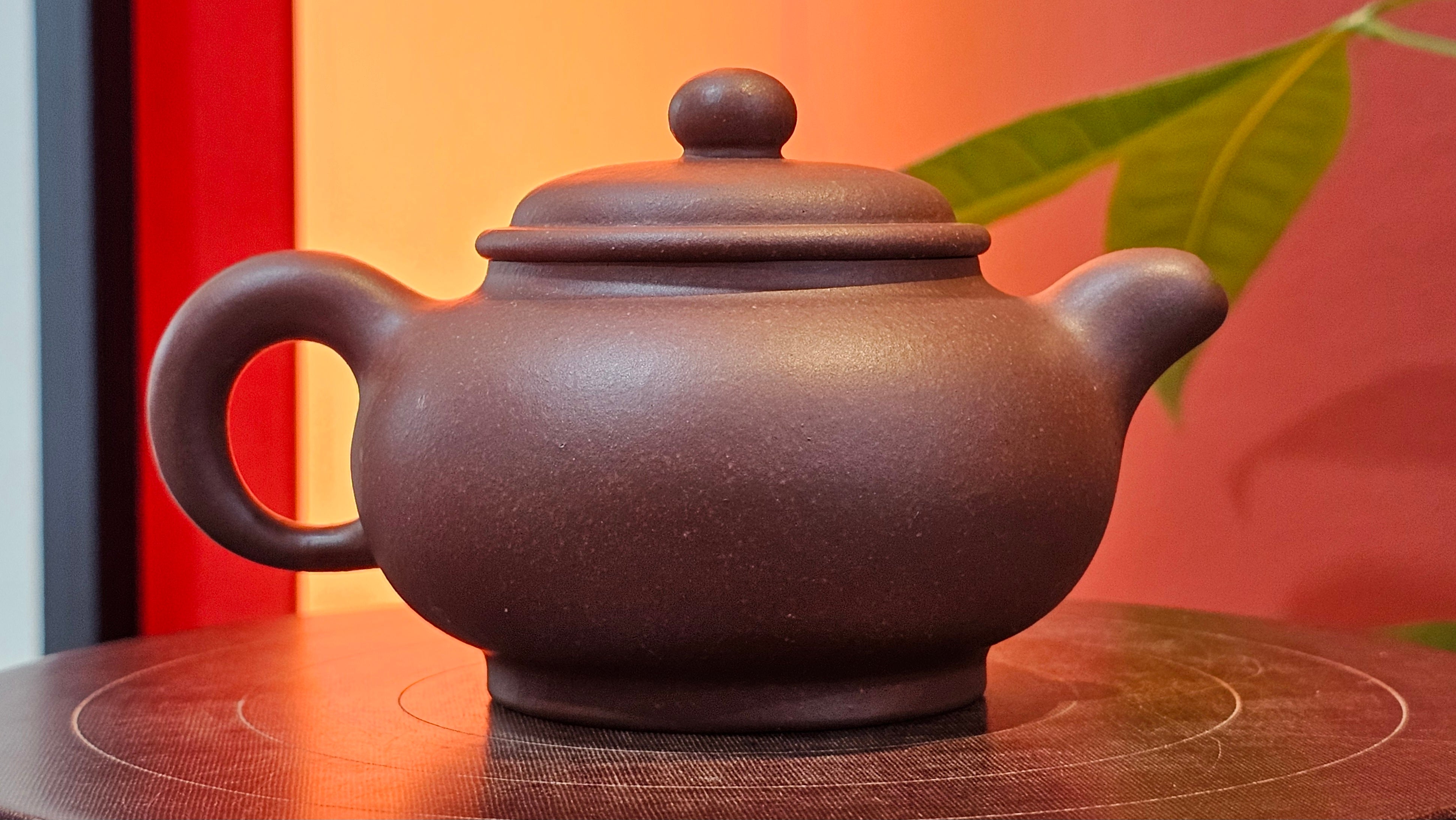 Xuan Zhu Hu 玄珠壶, 142.3ml, Zi Ni 紫泥, by our Craftsman Fan Xiao Zhi 范小智 ~ Congratulations to Ms K.Y.! 2256hrs 3rd Sept 2025! Tamuning, Guam!