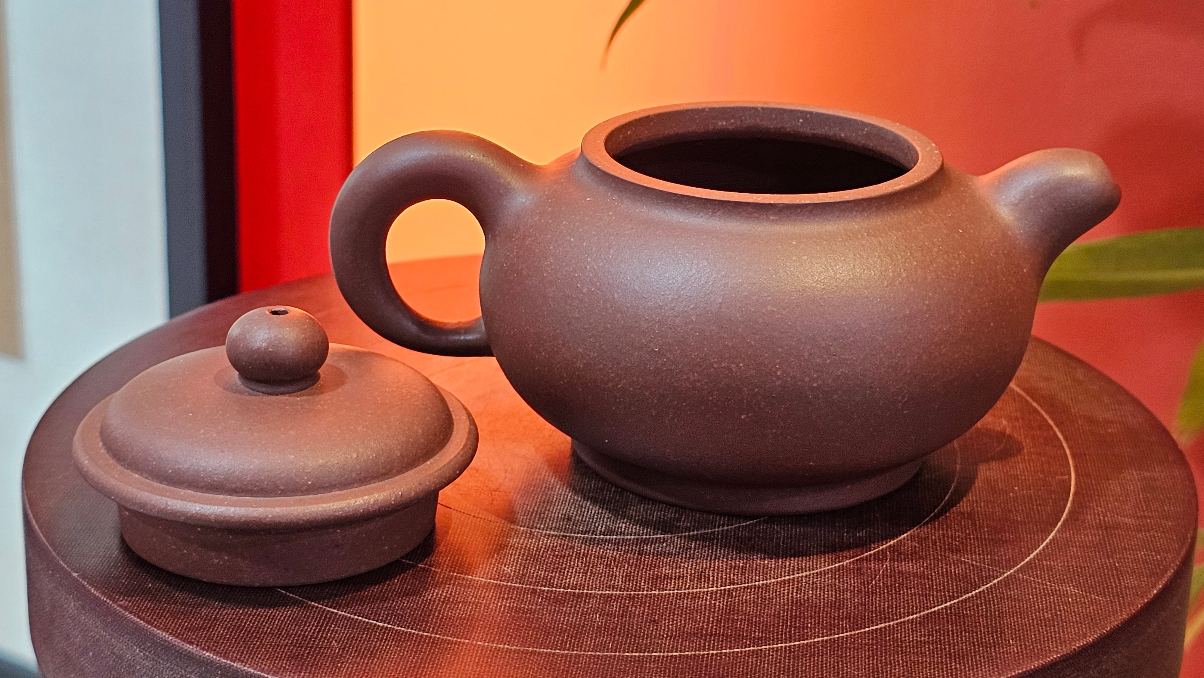 Xuan Zhu Hu 玄珠壶, 142.3ml, Zi Ni 紫泥, by our Craftsman Fan Xiao Zhi 范小智 ~ Congratulations to Ms K.Y.! 2256hrs 3rd Sept 2025! Tamuning, Guam!