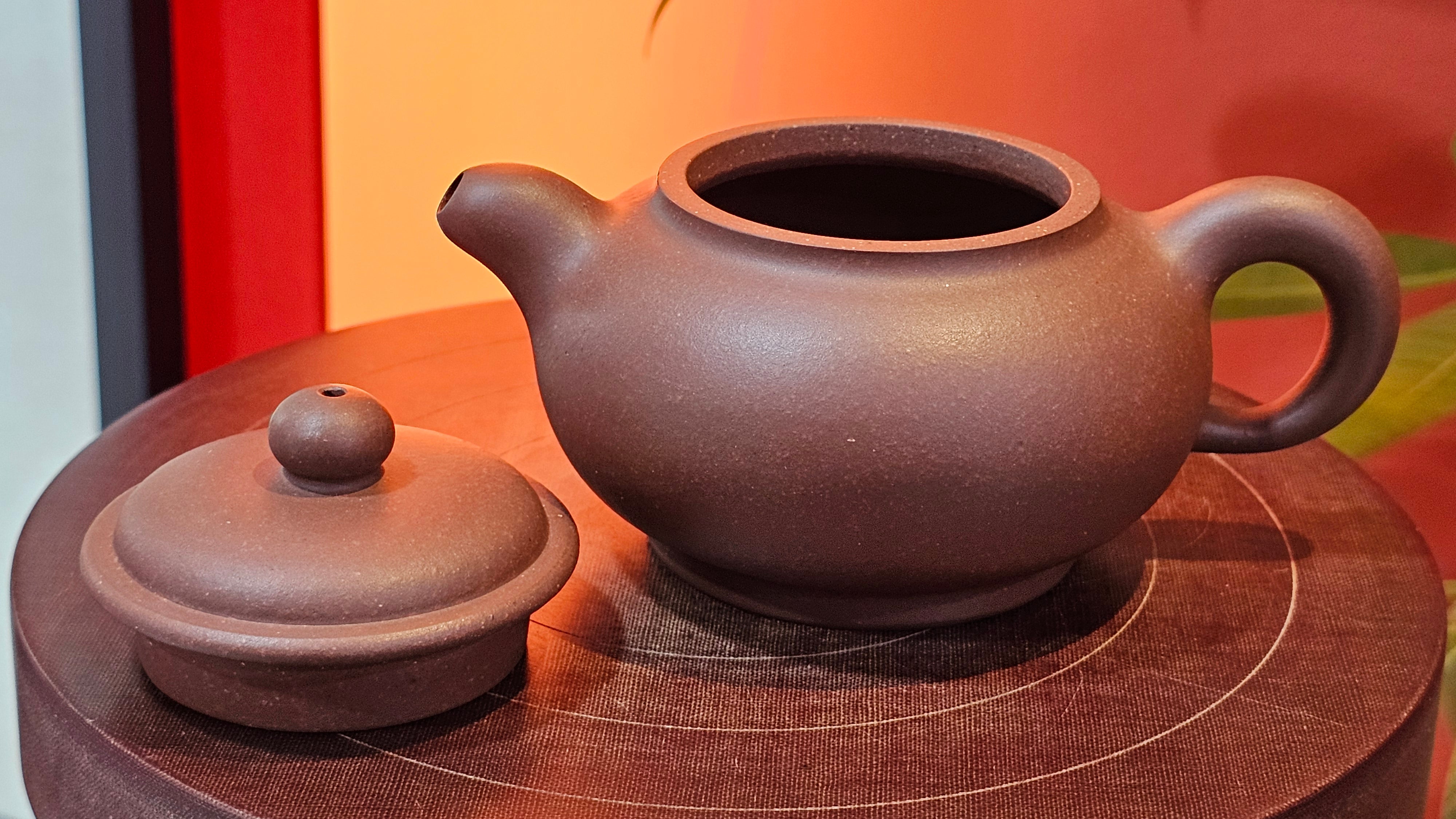 Xuan Zhu Hu 玄珠壶, 142.3ml, Zi Ni 紫泥, by our Craftsman Fan Xiao Zhi 范小智 ~ Congratulations to Ms K.Y.! 2256hrs 3rd Sept 2025! Tamuning, Guam!