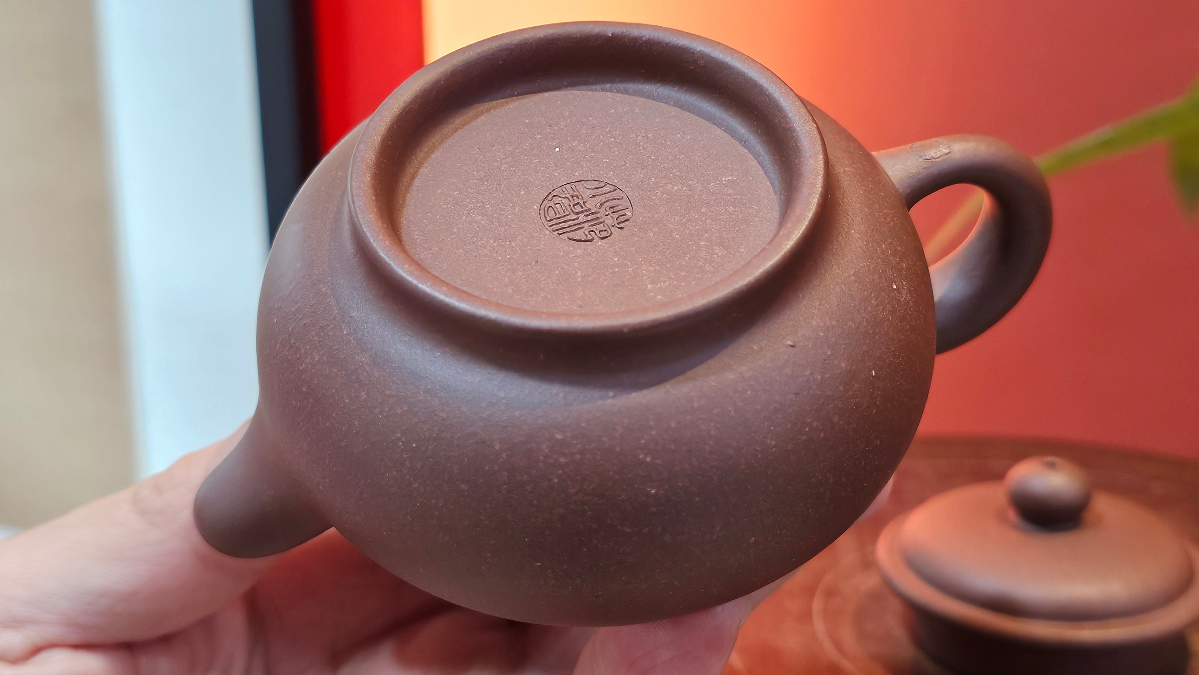 Xuan Zhu Hu 玄珠壶, 142.3ml, Zi Ni 紫泥, by our Craftsman Fan Xiao Zhi 范小智 ~ Congratulations to Ms K.Y.! 2256hrs 3rd Sept 2025! Tamuning, Guam!