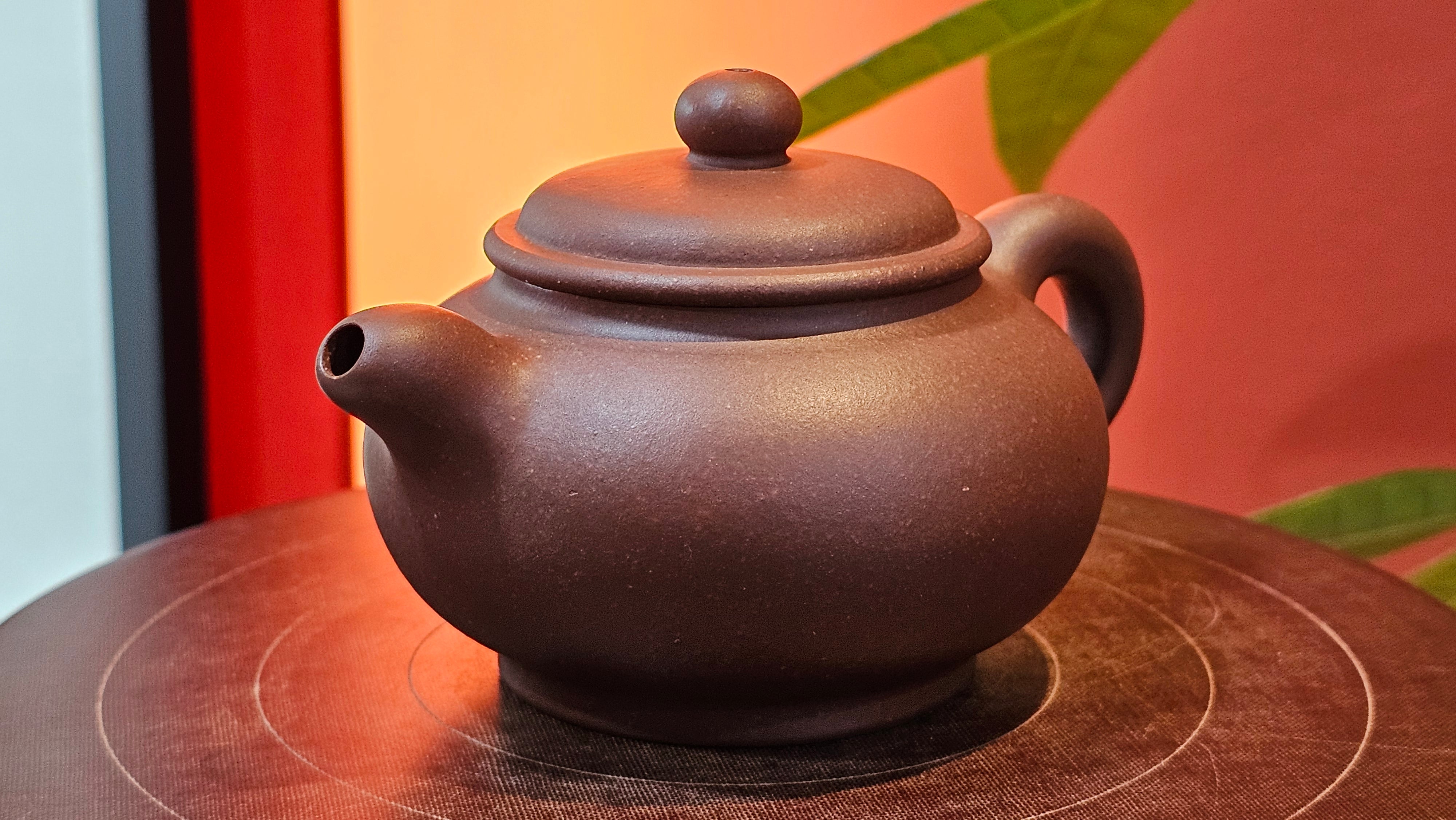 Xuan Zhu Hu 玄珠壶, 142.3ml, Zi Ni 紫泥, by our Craftsman Fan Xiao Zhi 范小智 ~ Congratulations to Ms K.Y.! 2256hrs 3rd Sept 2025! Tamuning, Guam!