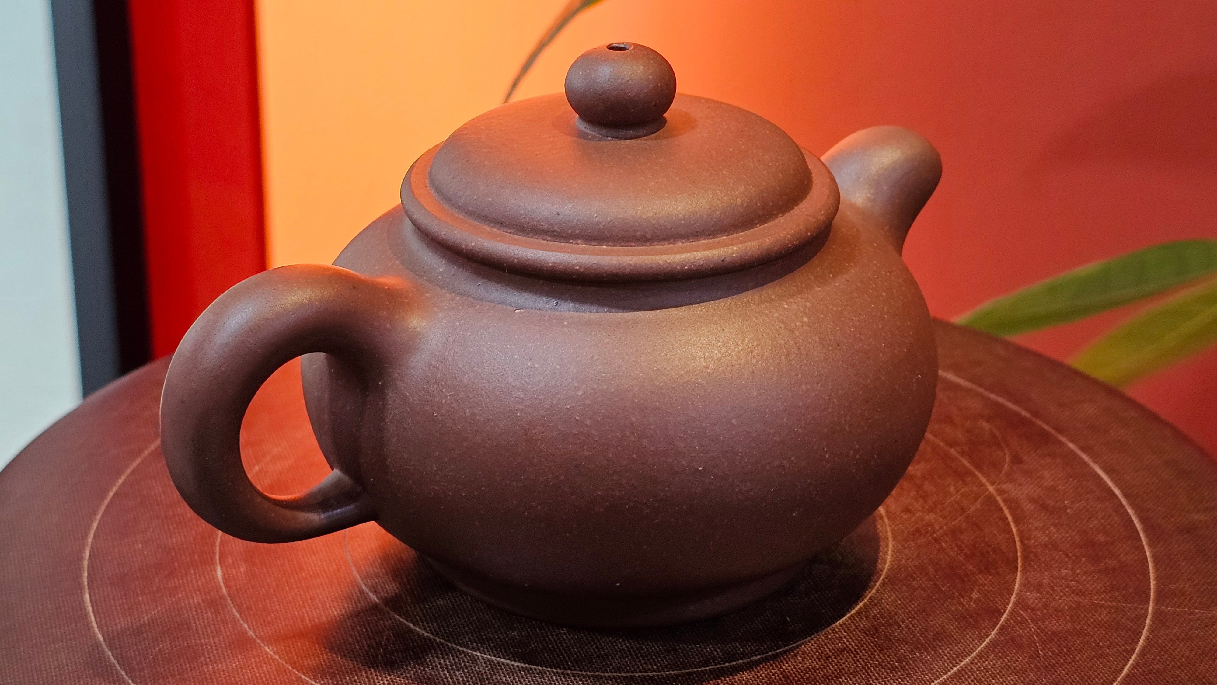 Xuan Zhu Hu 玄珠壶, 142.3ml, Zi Ni 紫泥, by our Craftsman Fan Xiao Zhi 范小智 ~ Congratulations to Ms K.Y.! 2256hrs 3rd Sept 2025! Tamuning, Guam!