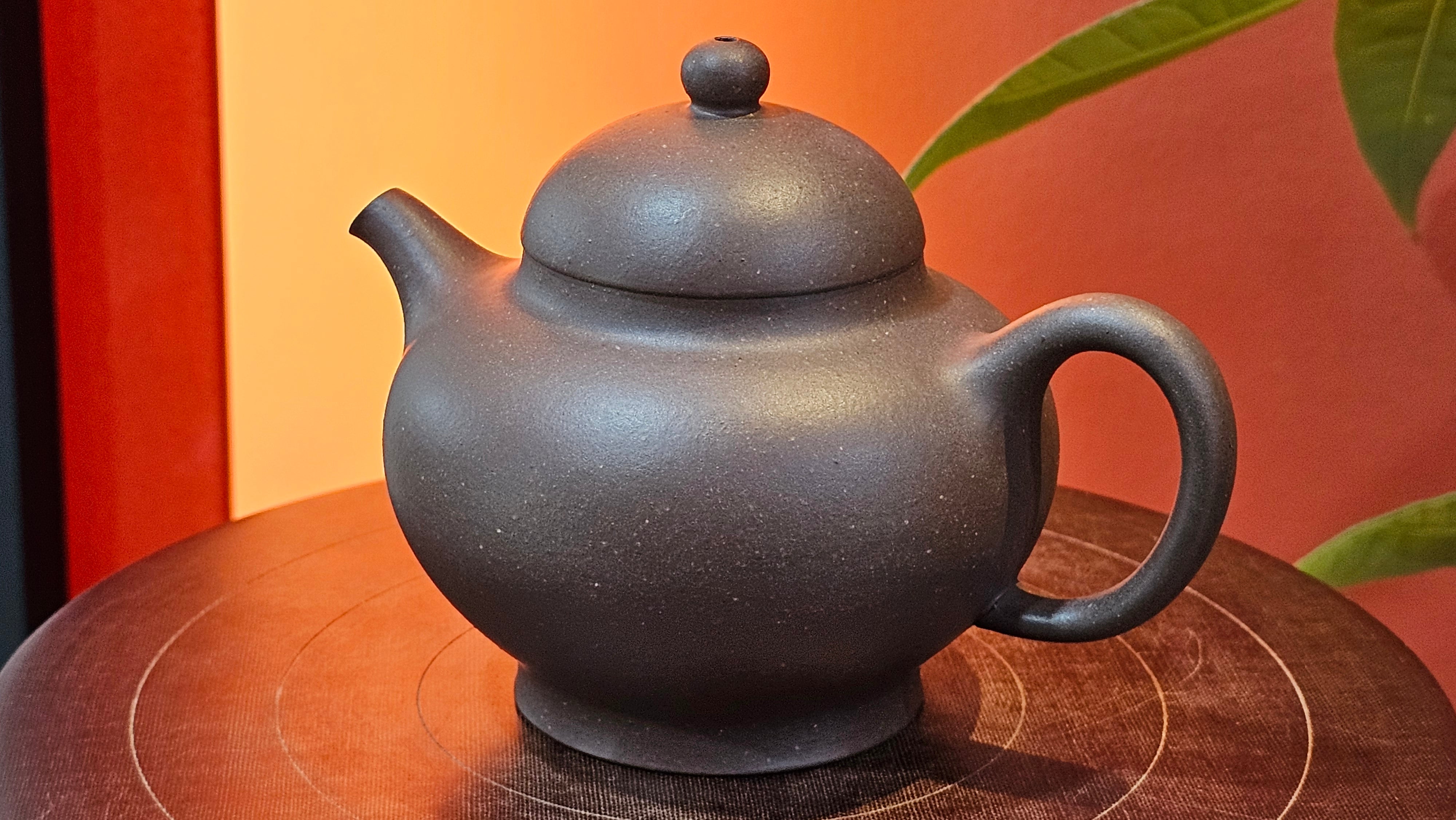 Gao Pan 高番, 143.9ml (very well-weighted bottom, stable!), Tai Xi Zi Ni (Gao Wen) 台西紫泥(高温), by our Craftsman Fan Xiao Zhi 范小智 ~ Congratulations!to Mr Y.L.! 2309hrs 31st August 2025, Cranbourne North!ViC, Australia🇦🇺!