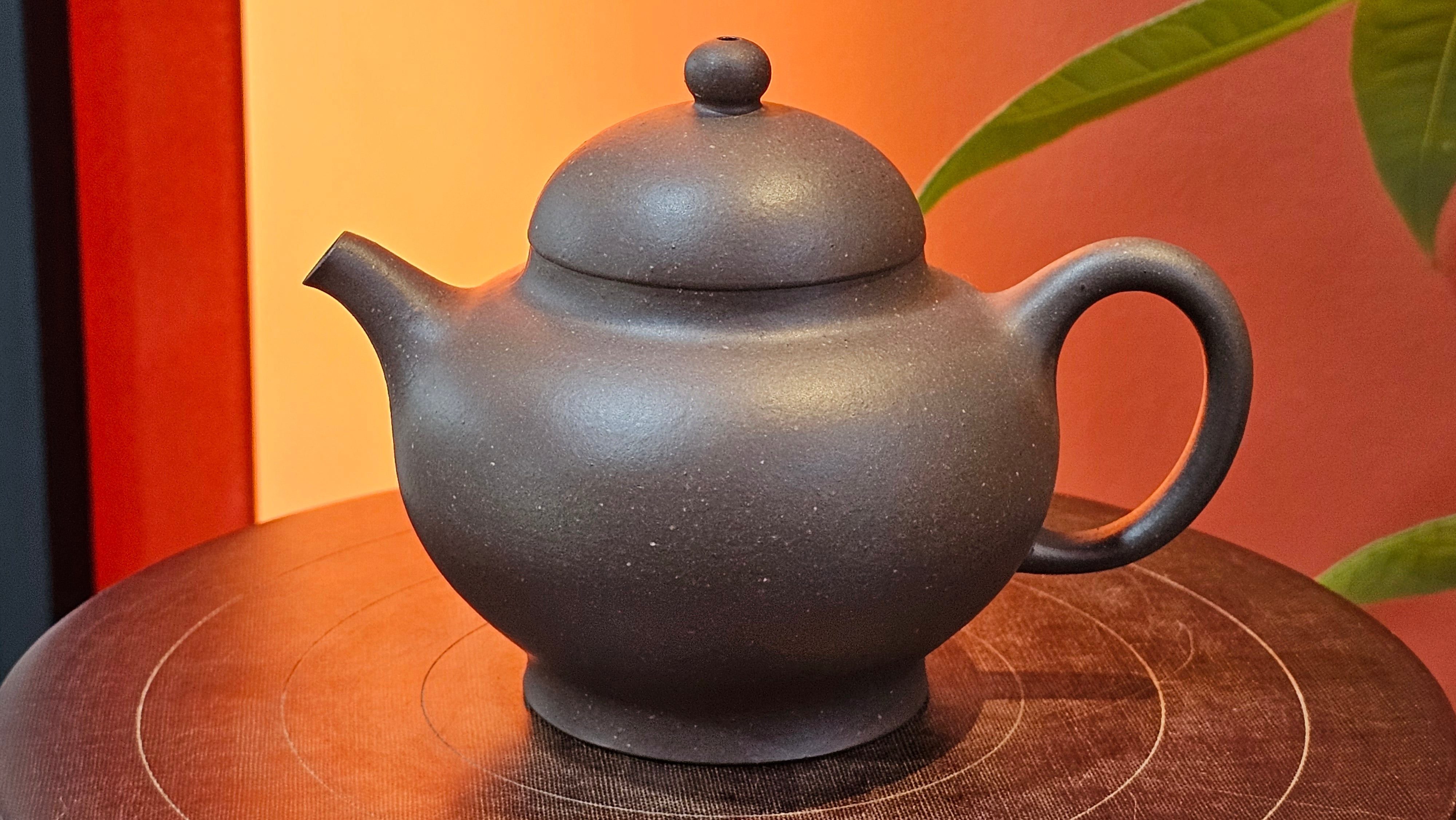 Gao Pan 高番, 143.9ml (very well-weighted bottom, stable!), Tai Xi Zi Ni (Gao Wen) 台西紫泥(高温), by our Craftsman Fan Xiao Zhi 范小智 ~ Congratulations!to Mr Y.L.! 2309hrs 31st August 2025, Cranbourne North!ViC, Australia🇦🇺!