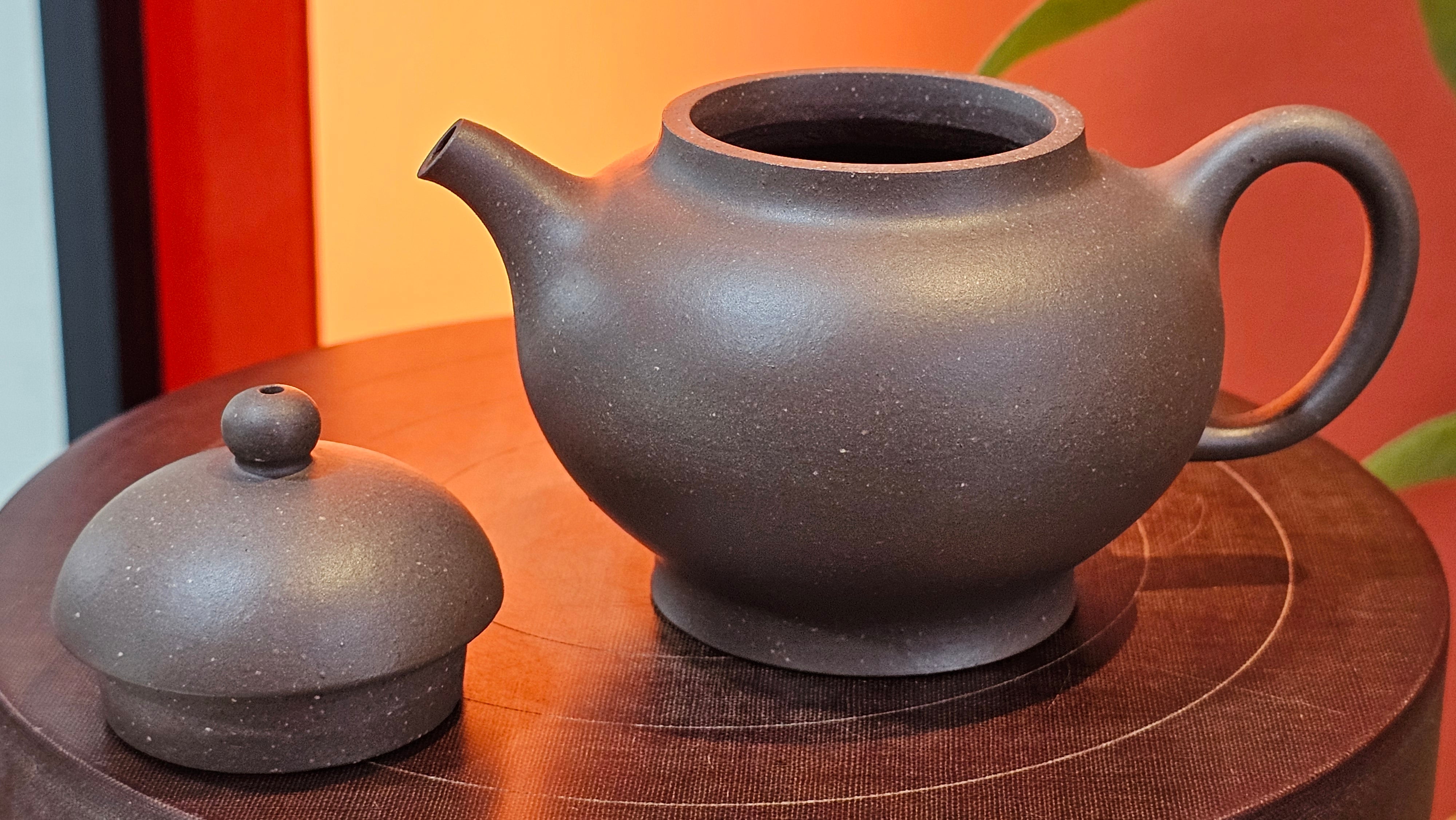 Gao Pan 高番, 143.9ml (very well-weighted bottom, stable!), Tai Xi Zi Ni (Gao Wen) 台西紫泥(高温), by our Craftsman Fan Xiao Zhi 范小智 ~ Congratulations!to Mr Y.L.! 2309hrs 31st August 2025, Cranbourne North!ViC, Australia🇦🇺!