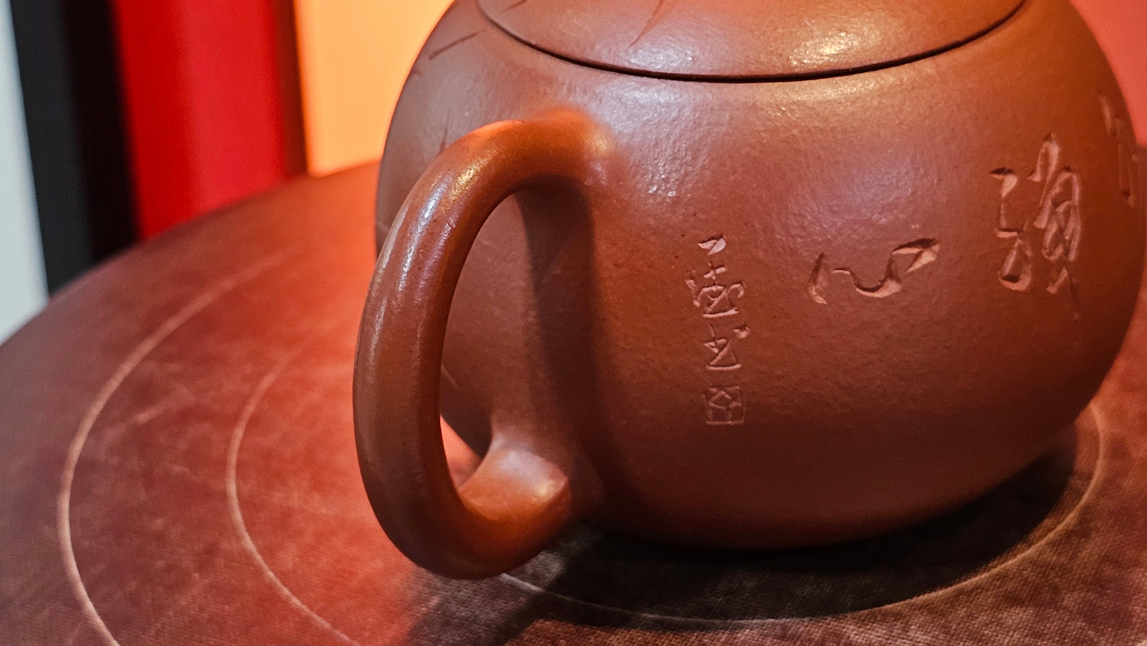 Xi Shi 西施 with Bamboo Engraving 竹刻绘, 161.1ml, Xiao Mei Yao Zhu Ni 小煤窑朱泥, by Collaborative Craftsman Zhai Yi Yao 翟一耀 and Craftsman Yi De Shu 一德书 ~ Congratulations to!Mr V.J.! 1157hrs 16th Sept 2025, Bartlett, IL!