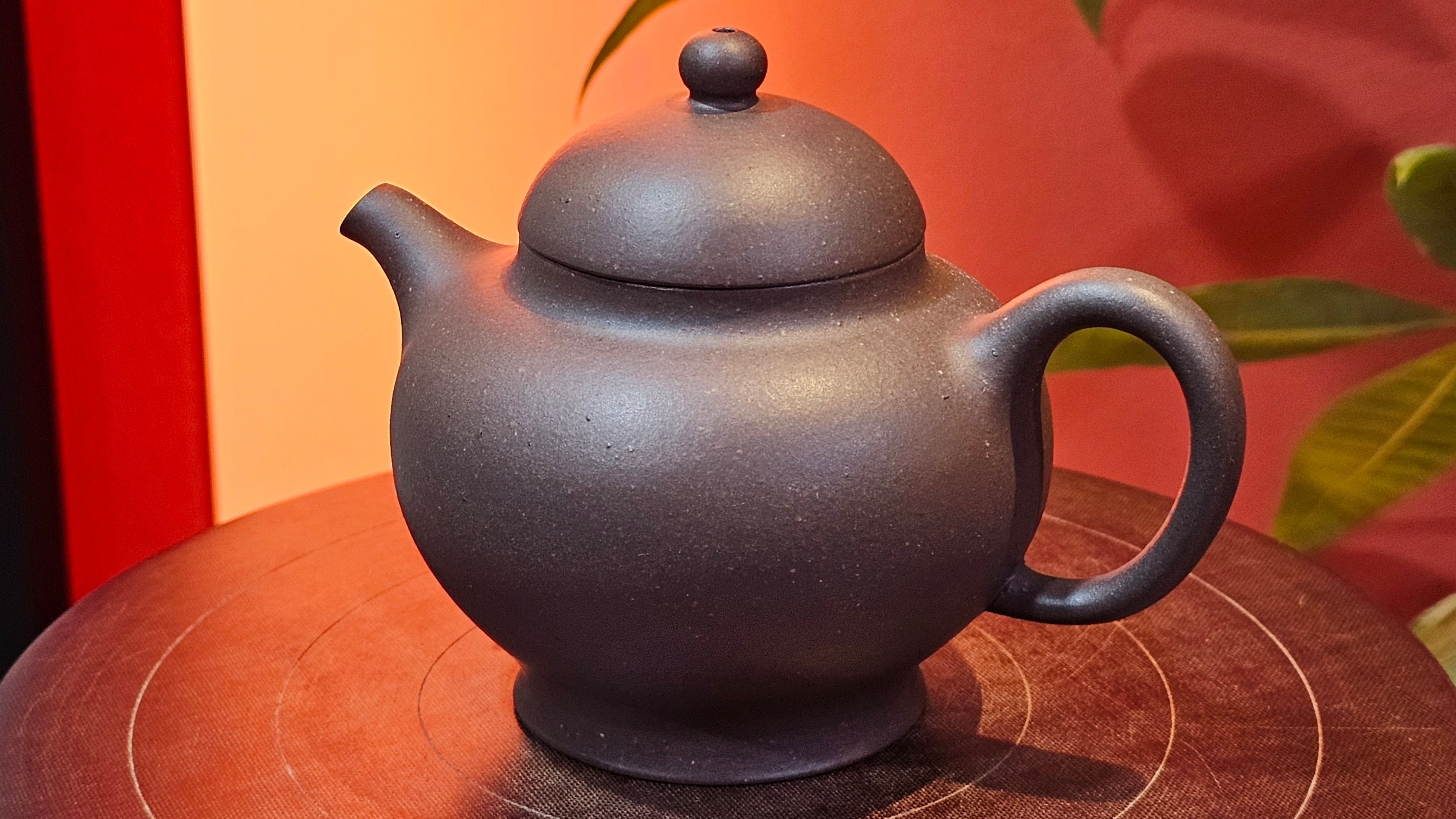 Gao Pan 高番, 140.6ml (very well-weighted bottom, stable!), Tai Xi Zi Ni (Gao Wen) 台西紫泥(高温), by our Craftsman Fan Xiao Zhi 范小智 ~ Congratulations!to Mr J.S.! 1105hrs 2nd September 2025, Chicago! IL.