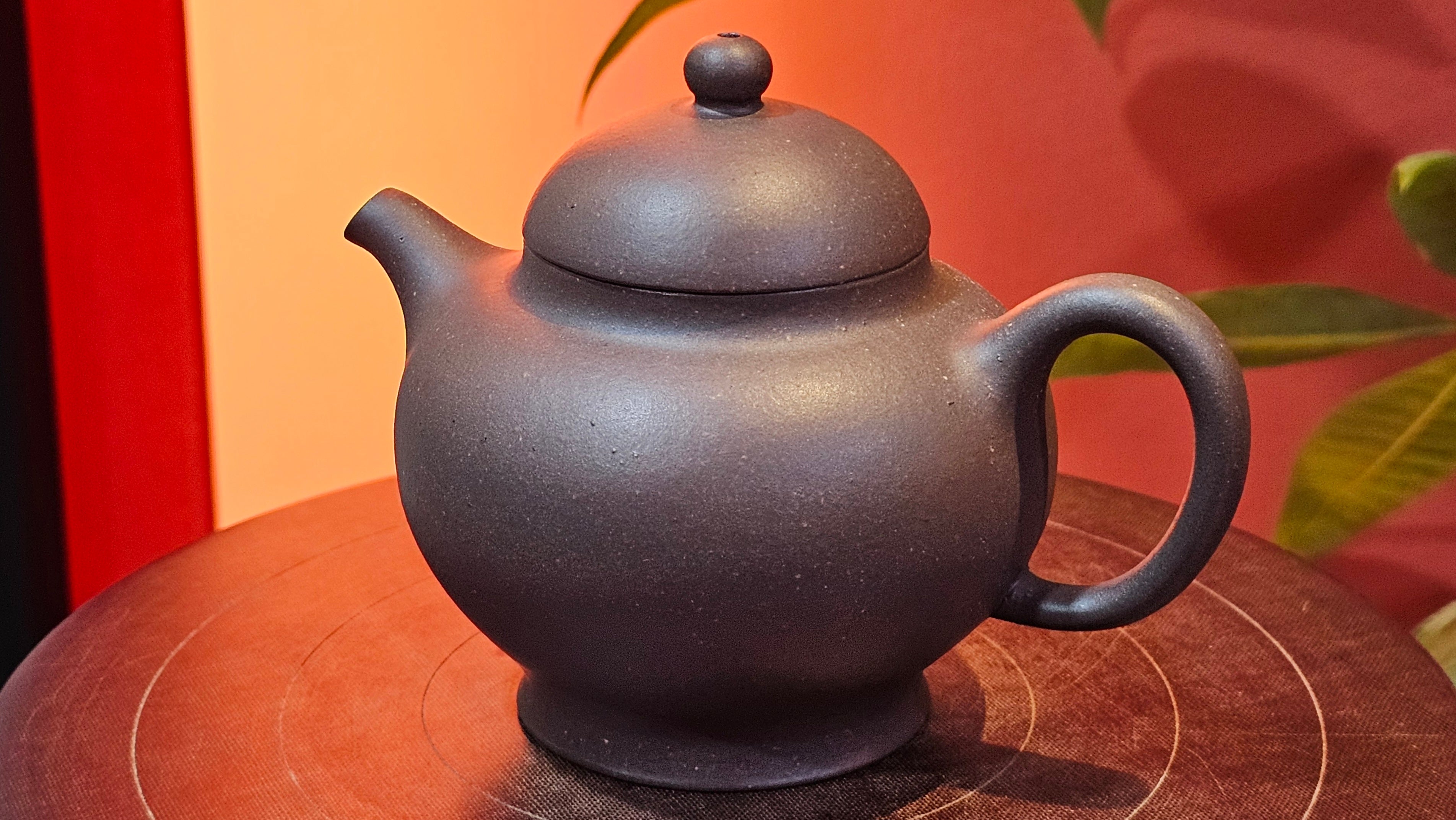 Gao Pan 高番, 140.6ml (very well-weighted bottom, stable!), Tai Xi Zi Ni (Gao Wen) 台西紫泥(高温), by our Craftsman Fan Xiao Zhi 范小智 ~ Congratulations!to Mr J.S.! 1105hrs 2nd September 2025, Chicago! IL.