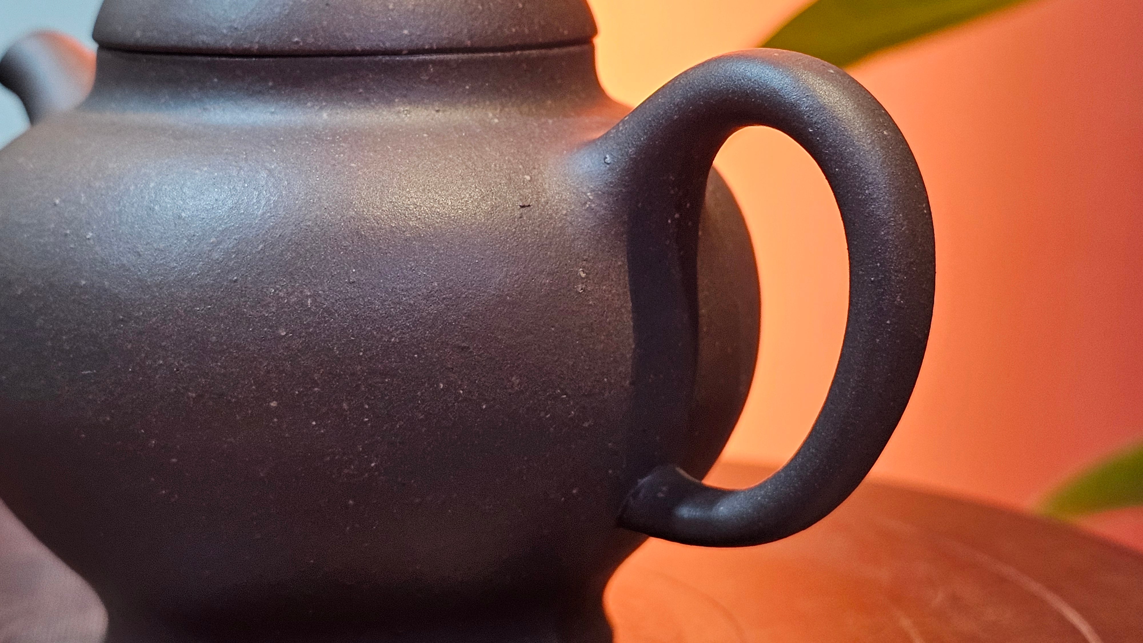 Gao Pan 高番, 140.6ml (very well-weighted bottom, stable!), Tai Xi Zi Ni (Gao Wen) 台西紫泥(高温), by our Craftsman Fan Xiao Zhi 范小智 ~ Congratulations!to Mr J.S.! 1105hrs 2nd September 2025, Chicago! IL.