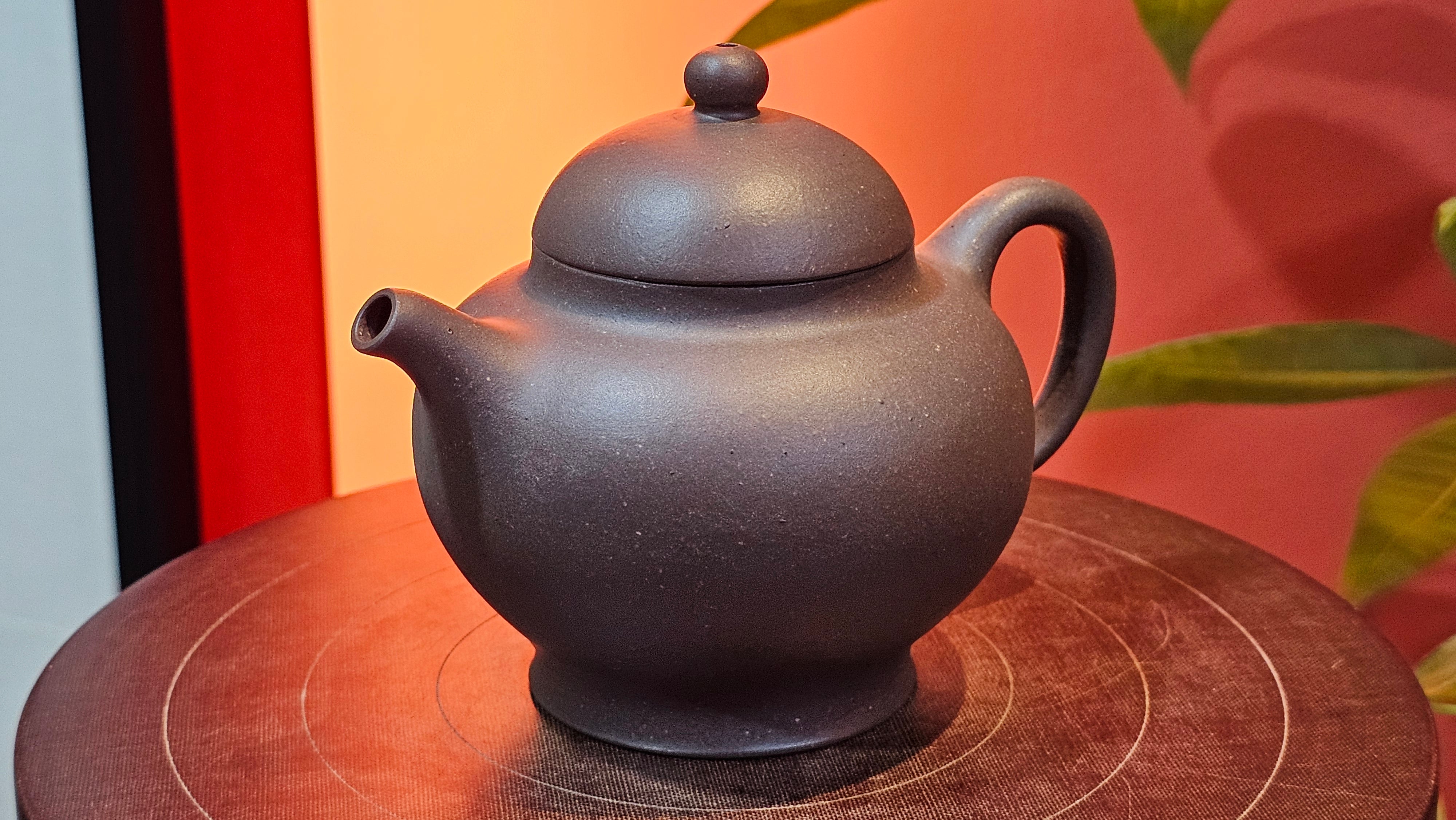 Gao Pan 高番, 140.6ml (very well-weighted bottom, stable!), Tai Xi Zi Ni (Gao Wen) 台西紫泥(高温), by our Craftsman Fan Xiao Zhi 范小智 ~ Congratulations!to Mr J.S.! 1105hrs 2nd September 2025, Chicago! IL.