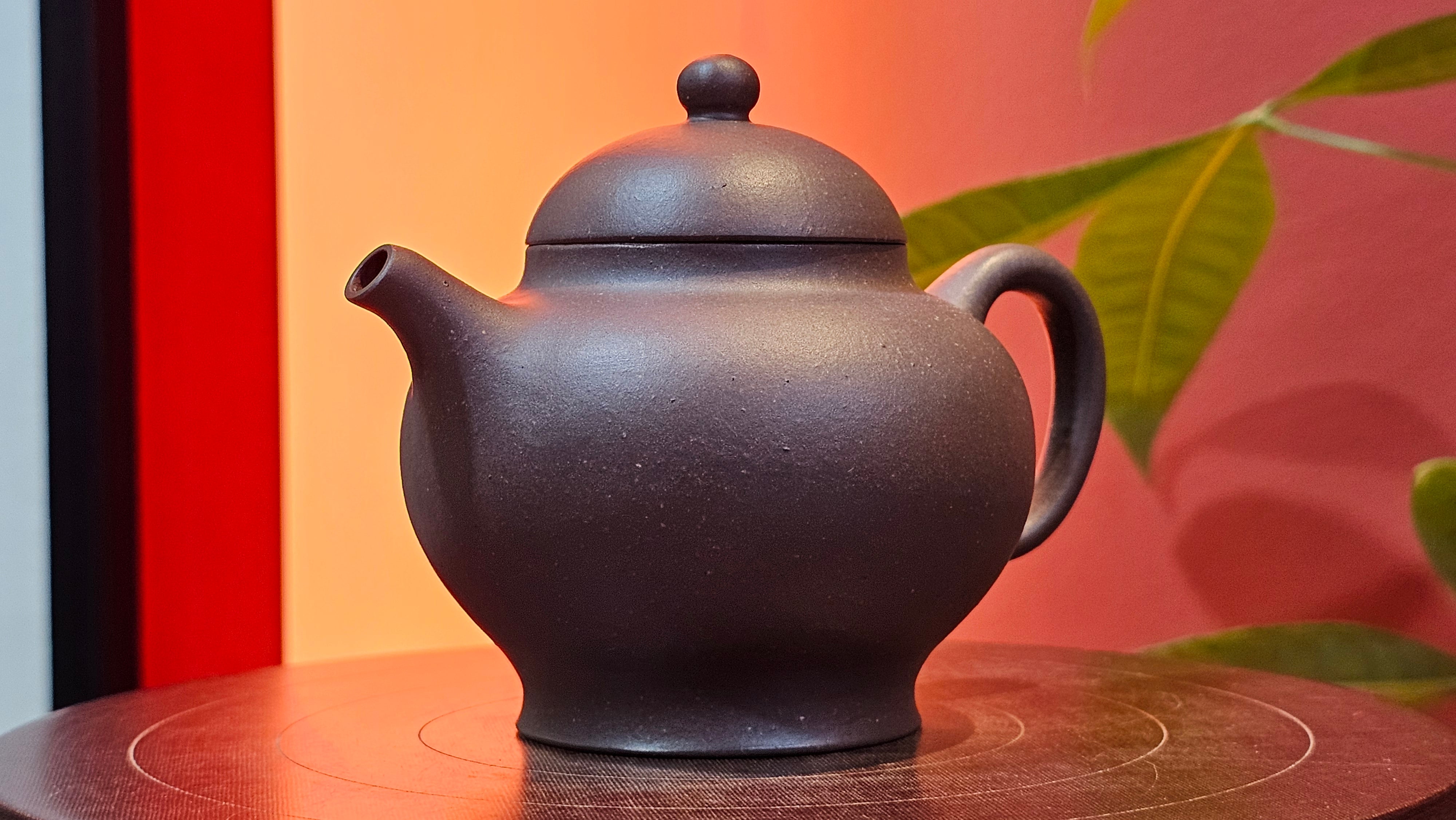 Gao Pan 高番, 140.6ml (very well-weighted bottom, stable!), Tai Xi Zi Ni (Gao Wen) 台西紫泥(高温), by our Craftsman Fan Xiao Zhi 范小智 ~ Congratulations!to Mr J.S.! 1105hrs 2nd September 2025, Chicago! IL.