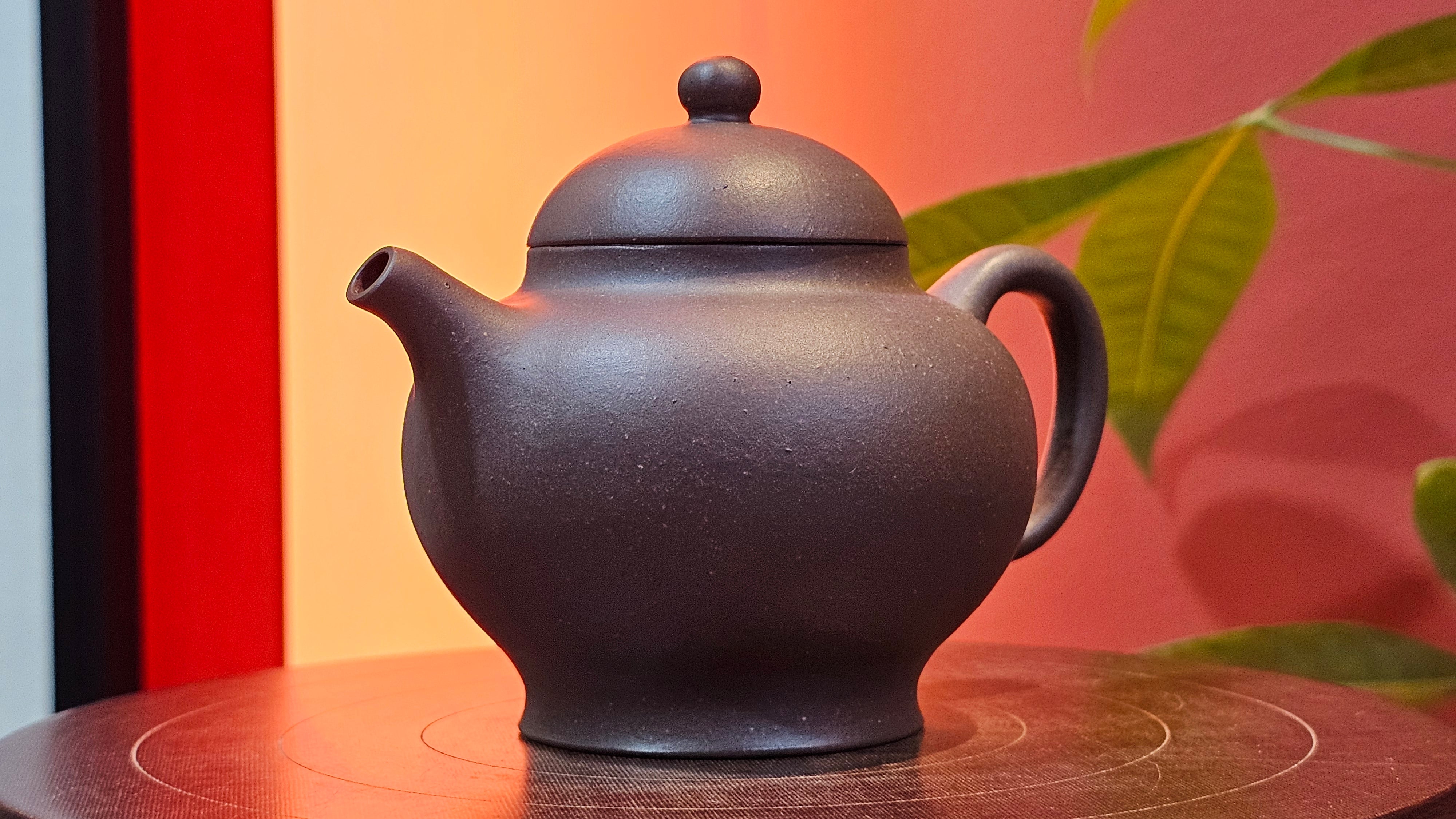 Gao Pan 高番, 140.6ml (very well-weighted bottom, stable!), Tai Xi Zi Ni (Gao Wen) 台西紫泥(高温), by our Craftsman Fan Xiao Zhi 范小智 ~ Congratulations!to Mr J.S.! 1105hrs 2nd September 2025, Chicago! IL.