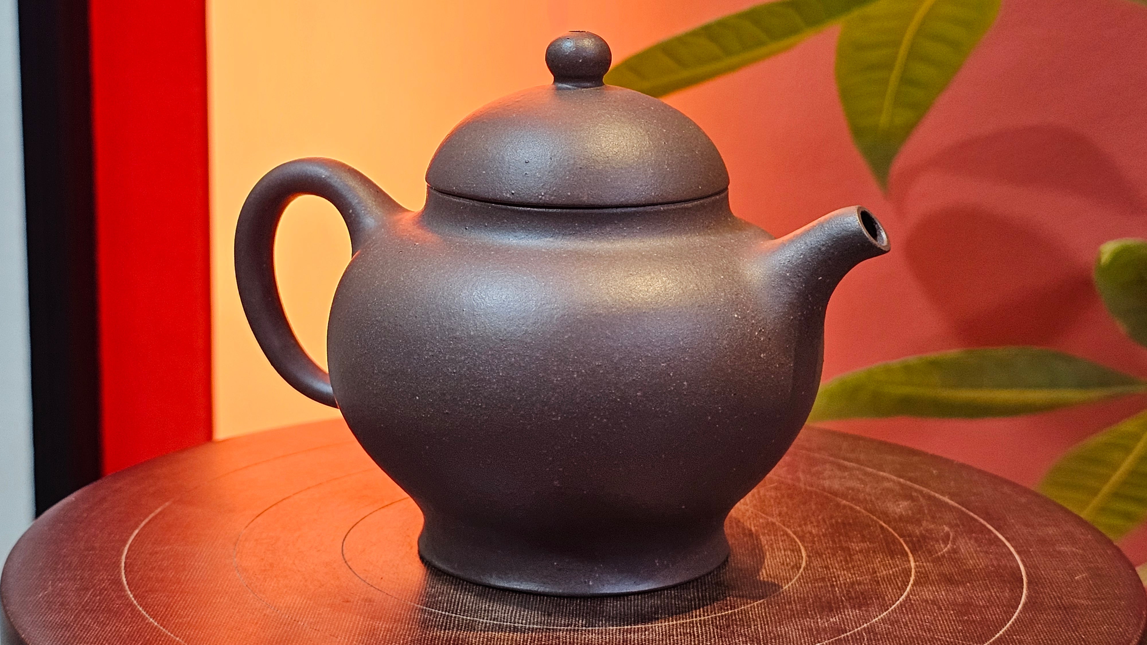 Gao Pan 高番, 140.6ml (very well-weighted bottom, stable!), Tai Xi Zi Ni (Gao Wen) 台西紫泥(高温), by our Craftsman Fan Xiao Zhi 范小智 ~ Congratulations!to Mr J.S.! 1105hrs 2nd September 2025, Chicago! IL.