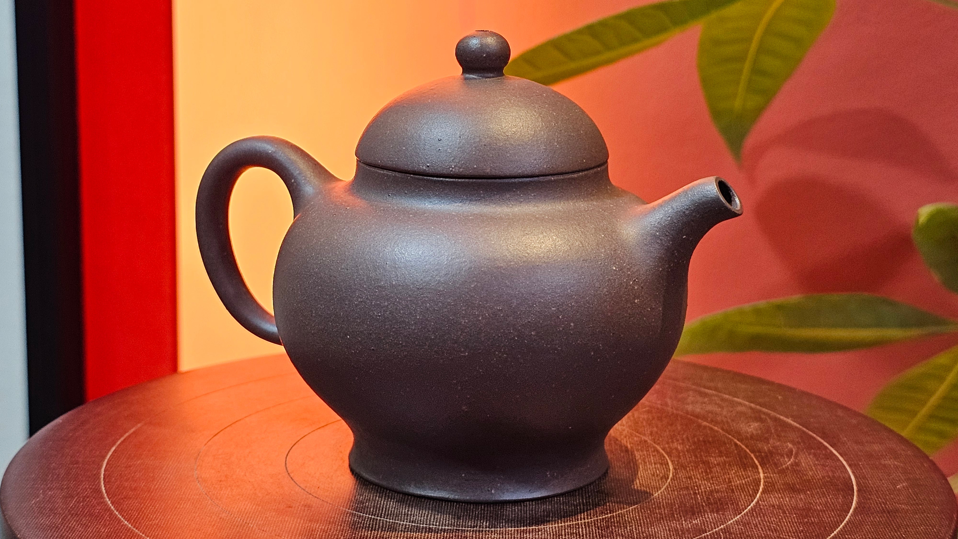 Gao Pan 高番, 140.6ml (very well-weighted bottom, stable!), Tai Xi Zi Ni (Gao Wen) 台西紫泥(高温), by our Craftsman Fan Xiao Zhi 范小智 ~ Congratulations!to Mr J.S.! 1105hrs 2nd September 2025, Chicago! IL.