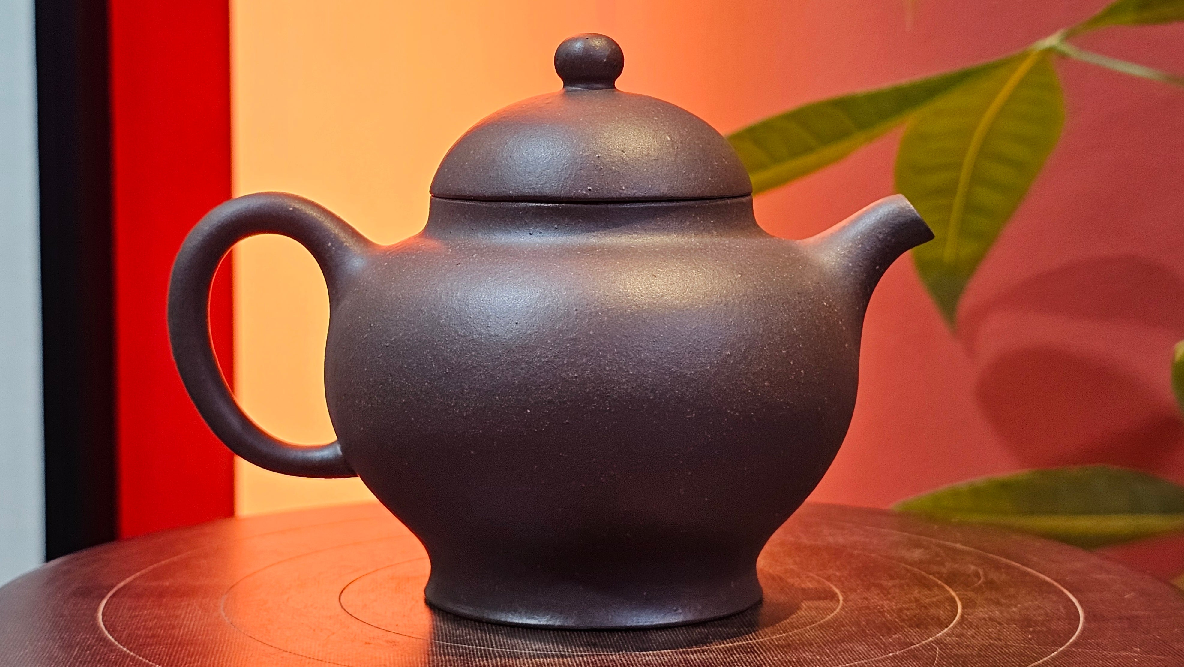 Gao Pan 高番, 140.6ml (very well-weighted bottom, stable!), Tai Xi Zi Ni (Gao Wen) 台西紫泥(高温), by our Craftsman Fan Xiao Zhi 范小智 ~ Congratulations!to Mr J.S.! 1105hrs 2nd September 2025, Chicago! IL.