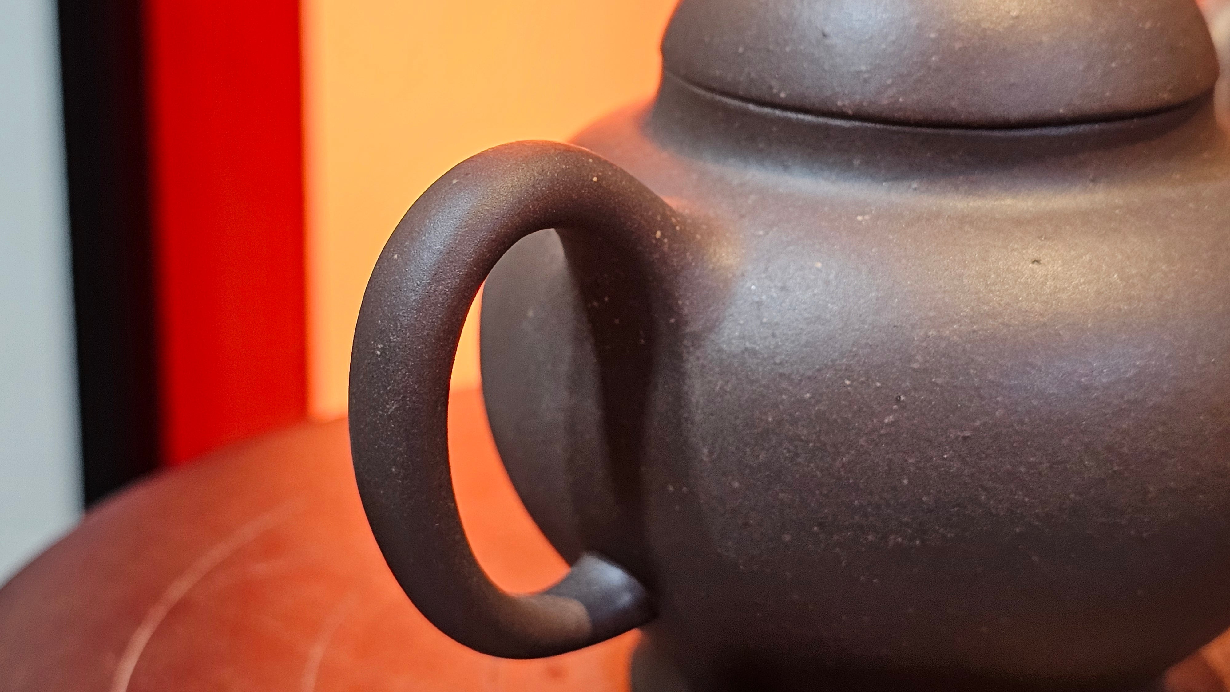 Gao Pan 高番, 140.6ml (very well-weighted bottom, stable!), Tai Xi Zi Ni (Gao Wen) 台西紫泥(高温), by our Craftsman Fan Xiao Zhi 范小智 ~ Congratulations!to Mr J.S.! 1105hrs 2nd September 2025, Chicago! IL.