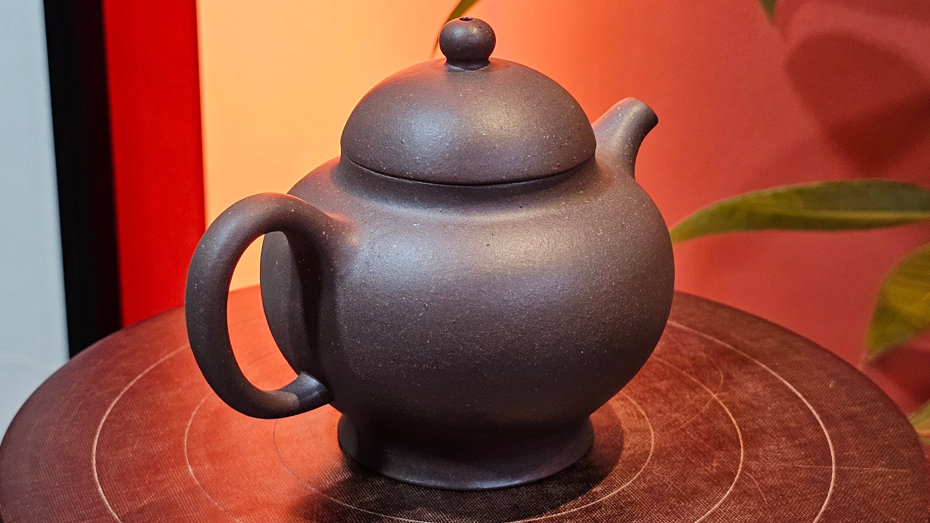 Gao Pan 高番, 140.6ml (very well-weighted bottom, stable!), Tai Xi Zi Ni (Gao Wen) 台西紫泥(高温), by our Craftsman Fan Xiao Zhi 范小智 ~ Congratulations!to Mr J.S.! 1105hrs 2nd September 2025, Chicago! IL.