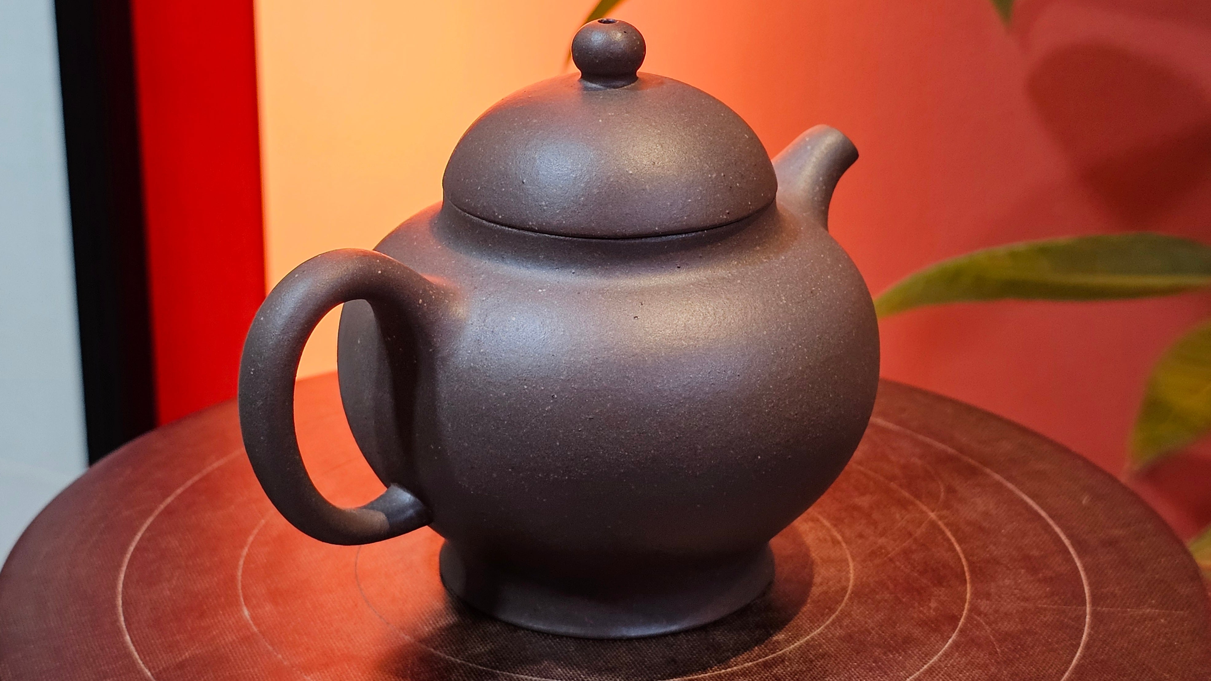 Gao Pan 高番, 140.6ml (very well-weighted bottom, stable!), Tai Xi Zi Ni (Gao Wen) 台西紫泥(高温), by our Craftsman Fan Xiao Zhi 范小智 ~ Congratulations!to Mr J.S.! 1105hrs 2nd September 2025, Chicago! IL.