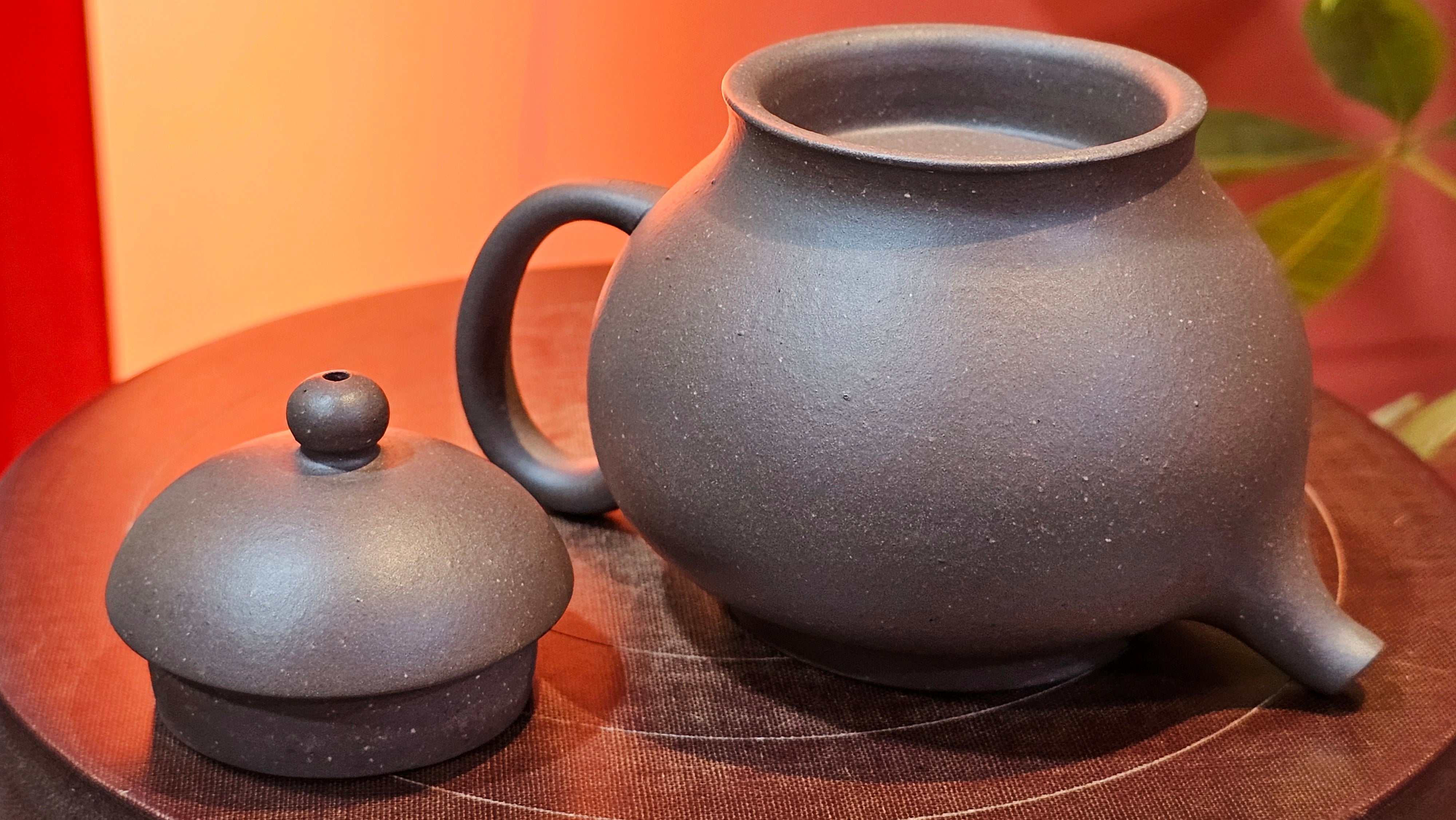 Gao Pan 高番, 140.6ml (very well-weighted bottom, stable!), Tai Xi Zi Ni (Gao Wen) 台西紫泥(高温), by our Craftsman Fan Xiao Zhi 范小智 ~ Congratulations!to Mr J.S.! 1105hrs 2nd September 2025, Chicago! IL.