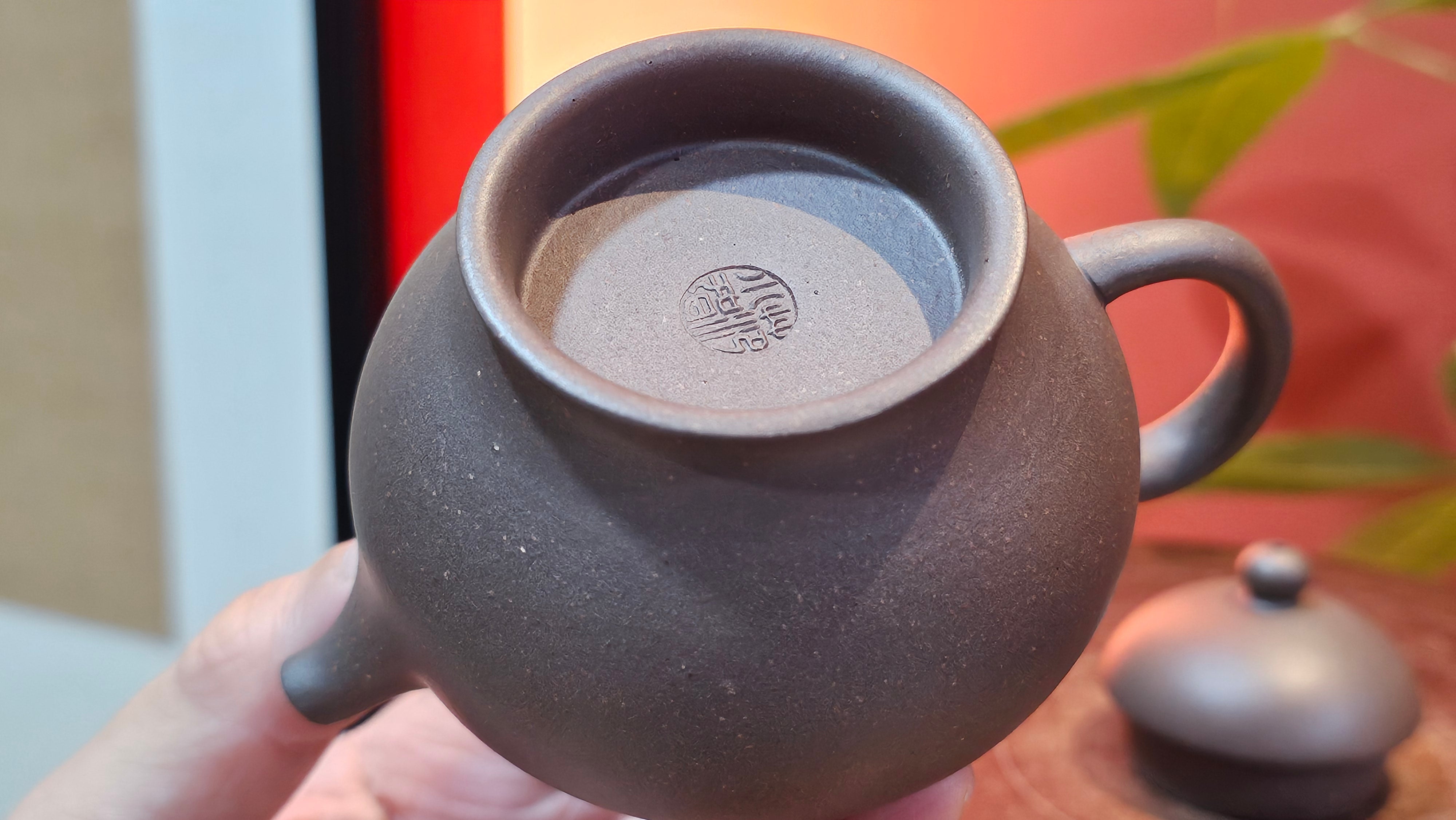 Gao Pan 高番, 140.6ml (very well-weighted bottom, stable!), Tai Xi Zi Ni (Gao Wen) 台西紫泥(高温), by our Craftsman Fan Xiao Zhi 范小智 ~ Congratulations!to Mr J.S.! 1105hrs 2nd September 2025, Chicago! IL.