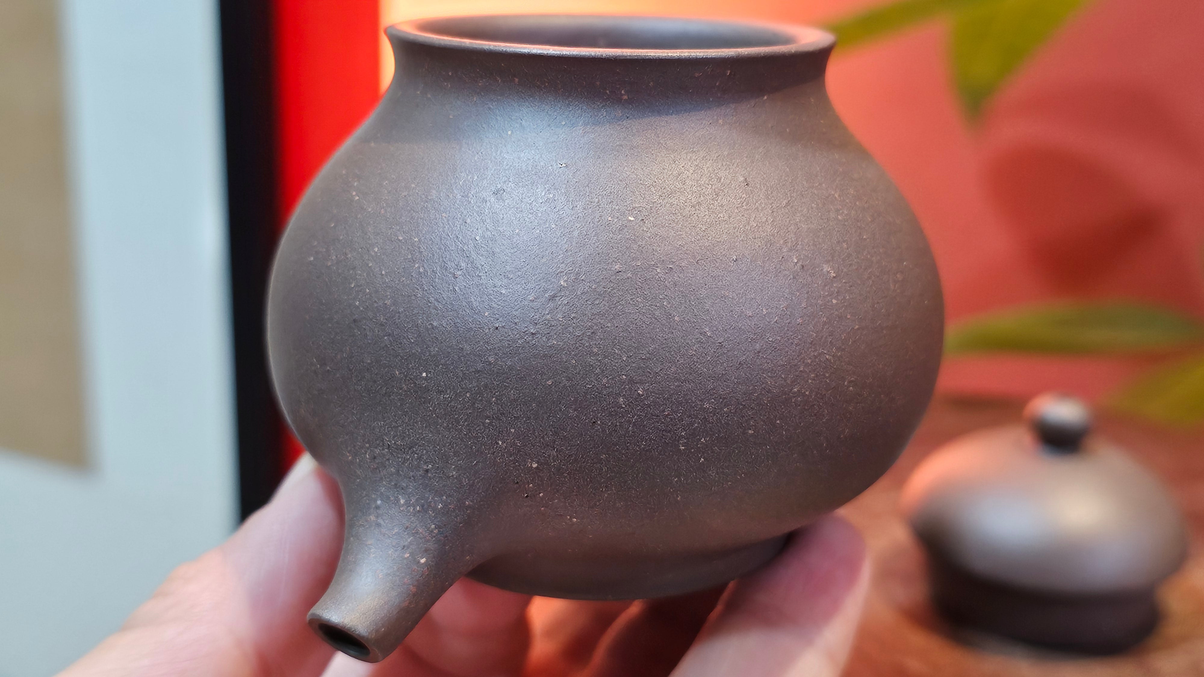 Gao Pan 高番, 140.6ml (very well-weighted bottom, stable!), Tai Xi Zi Ni (Gao Wen) 台西紫泥(高温), by our Craftsman Fan Xiao Zhi 范小智 ~ Congratulations!to Mr J.S.! 1105hrs 2nd September 2025, Chicago! IL.