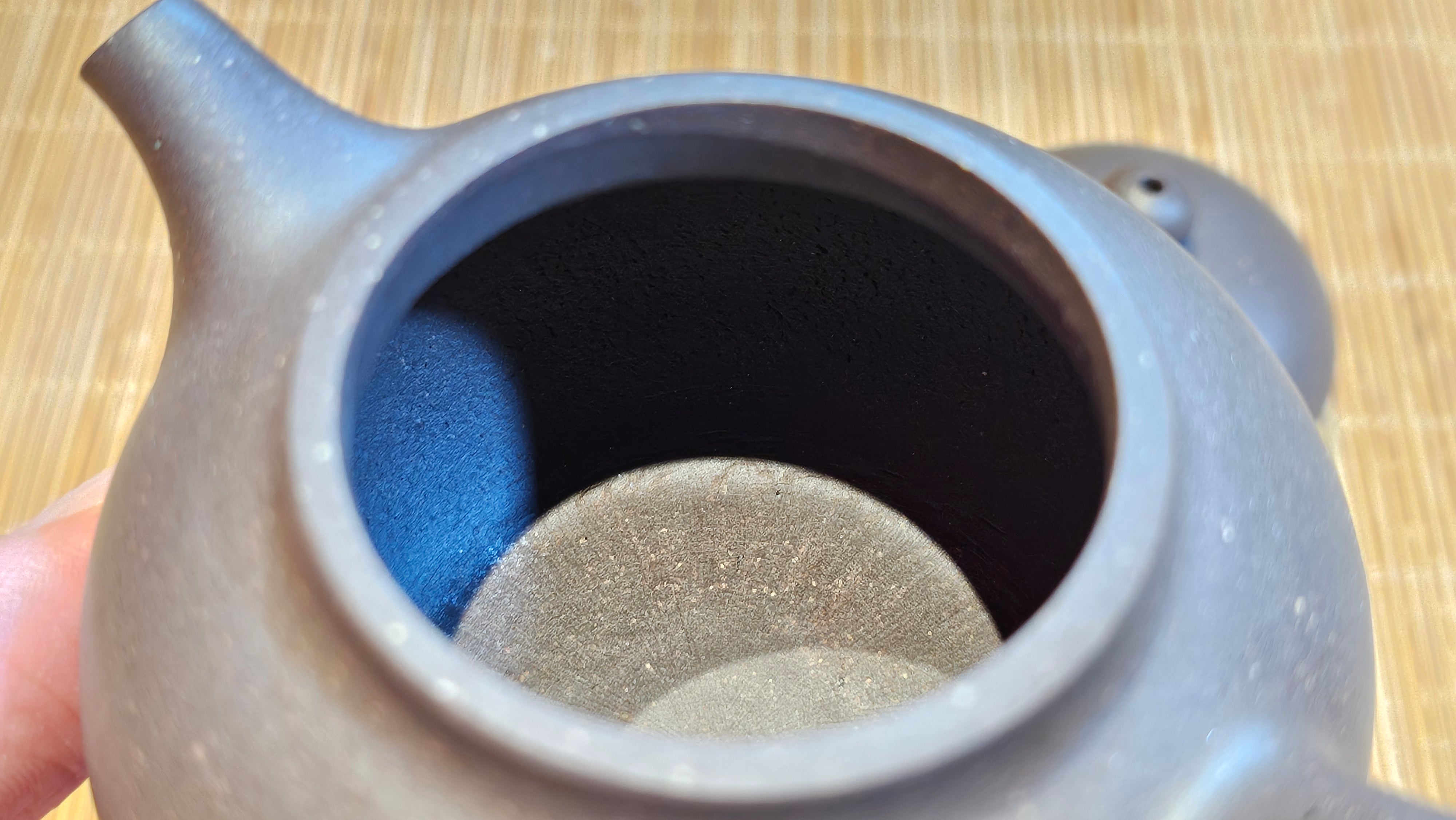 Gao Pan 高番, 140.6ml (very well-weighted bottom, stable!), Tai Xi Zi Ni (Gao Wen) 台西紫泥(高温), by our Craftsman Fan Xiao Zhi 范小智 ~ Congratulations!to Mr J.S.! 1105hrs 2nd September 2025, Chicago! IL.