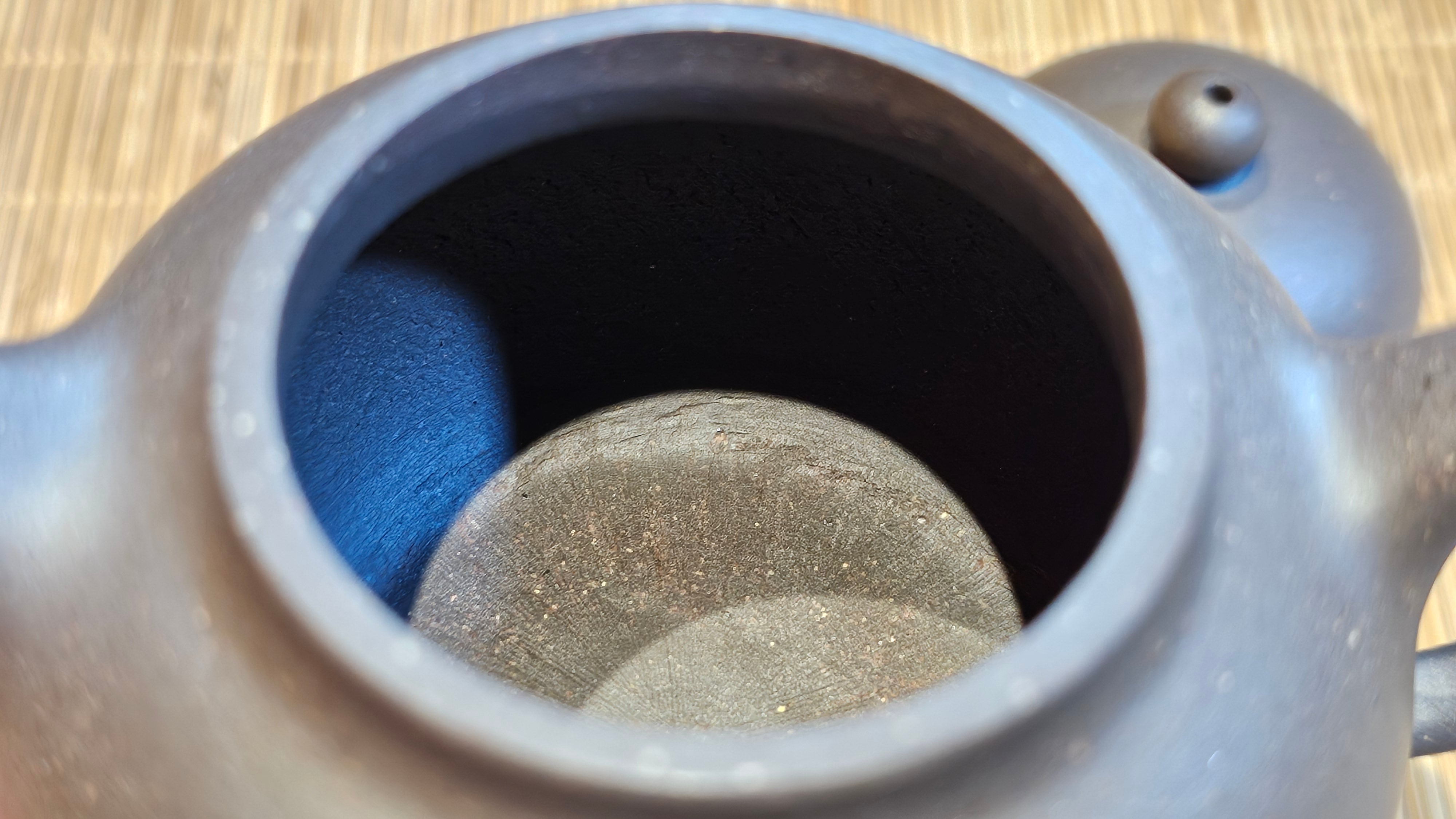 Gao Pan 高番, 140.6ml (very well-weighted bottom, stable!), Tai Xi Zi Ni (Gao Wen) 台西紫泥(高温), by our Craftsman Fan Xiao Zhi 范小智 ~ Congratulations!to Mr J.S.! 1105hrs 2nd September 2025, Chicago! IL.