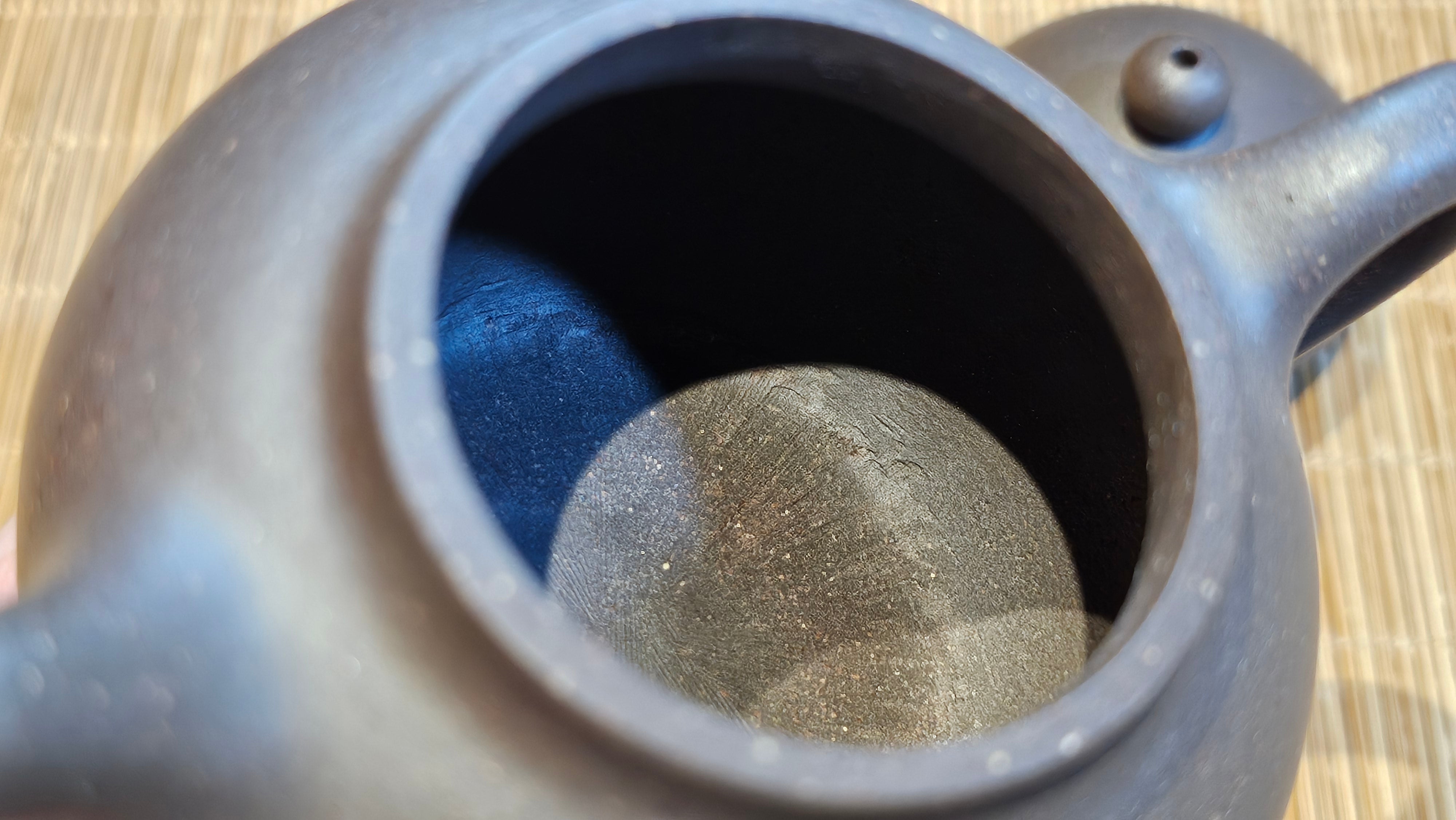 Gao Pan 高番, 140.6ml (very well-weighted bottom, stable!), Tai Xi Zi Ni (Gao Wen) 台西紫泥(高温), by our Craftsman Fan Xiao Zhi 范小智 ~ Congratulations!to Mr J.S.! 1105hrs 2nd September 2025, Chicago! IL.