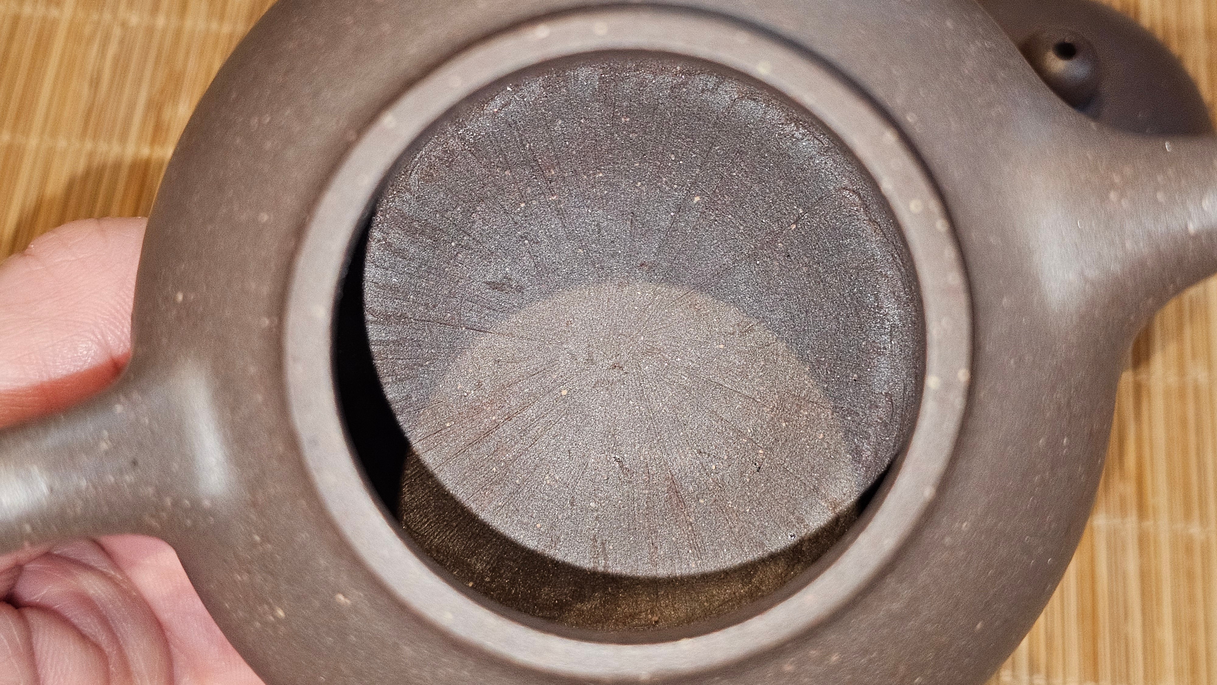 Gao Pan 高番, 140.6ml (very well-weighted bottom, stable!), Tai Xi Zi Ni (Gao Wen) 台西紫泥(高温), by our Craftsman Fan Xiao Zhi 范小智 ~ Congratulations!to Mr J.S.! 1105hrs 2nd September 2025, Chicago! IL.