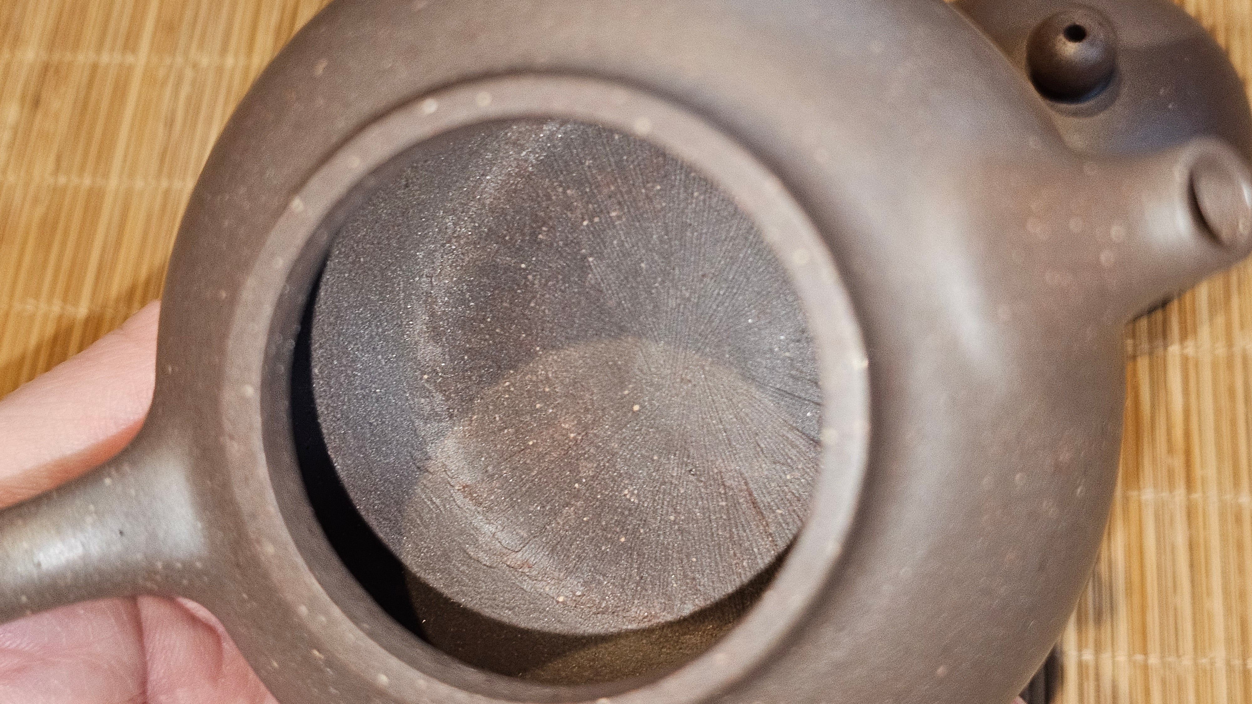 Gao Pan 高番, 140.6ml (very well-weighted bottom, stable!), Tai Xi Zi Ni (Gao Wen) 台西紫泥(高温), by our Craftsman Fan Xiao Zhi 范小智 ~ Congratulations!to Mr J.S.! 1105hrs 2nd September 2025, Chicago! IL.