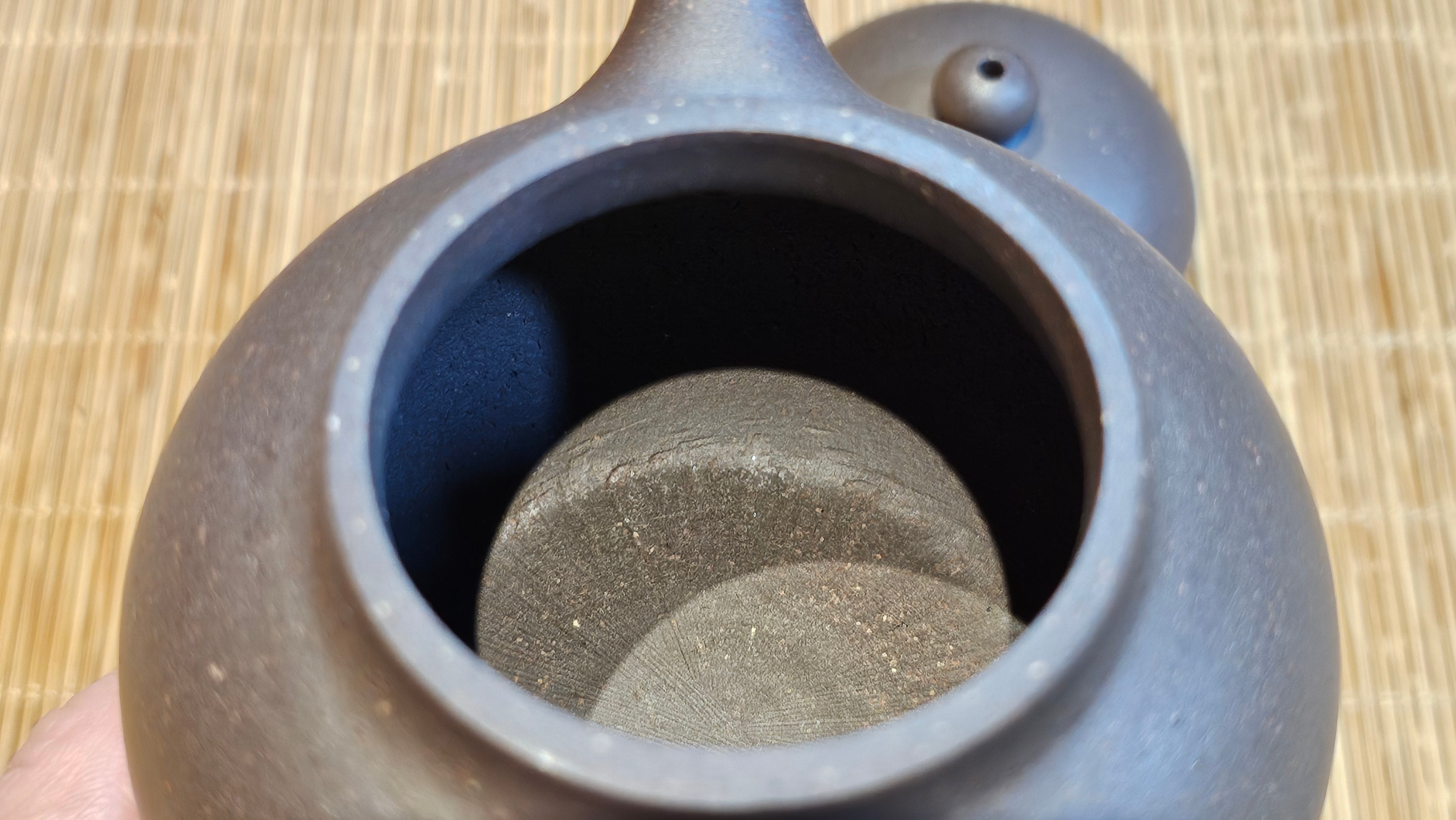 Gao Pan 高番, 140.6ml (very well-weighted bottom, stable!), Tai Xi Zi Ni (Gao Wen) 台西紫泥(高温), by our Craftsman Fan Xiao Zhi 范小智 ~ Congratulations!to Mr J.S.! 1105hrs 2nd September 2025, Chicago! IL.