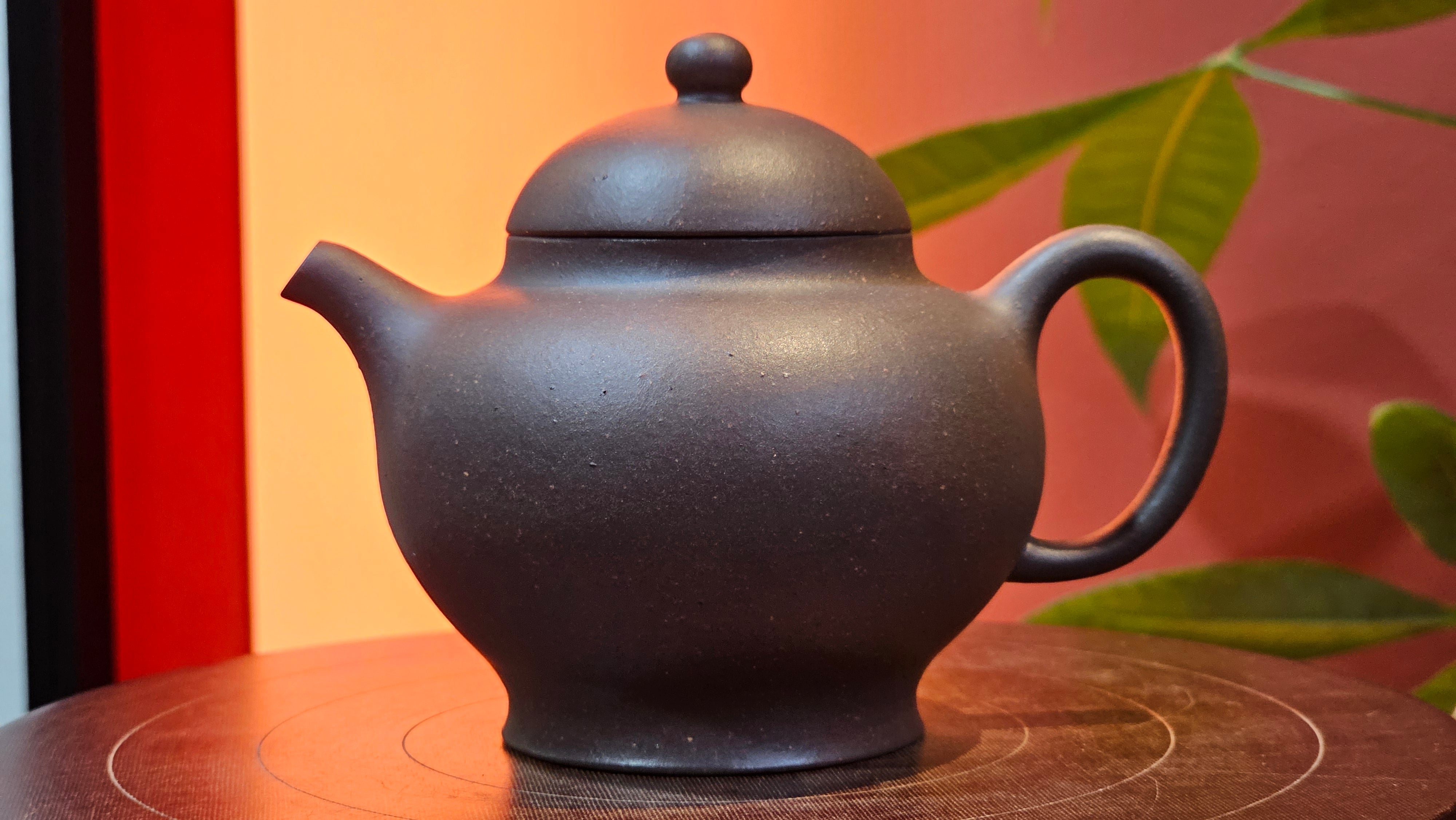 Gao Pan 高番, 140.6ml (very well-weighted bottom, stable!), Tai Xi Zi Ni (Gao Wen) 台西紫泥(高温), by our Craftsman Fan Xiao Zhi 范小智 ~ Congratulations!to Mr J.S.! 1105hrs 2nd September 2025, Chicago! IL.