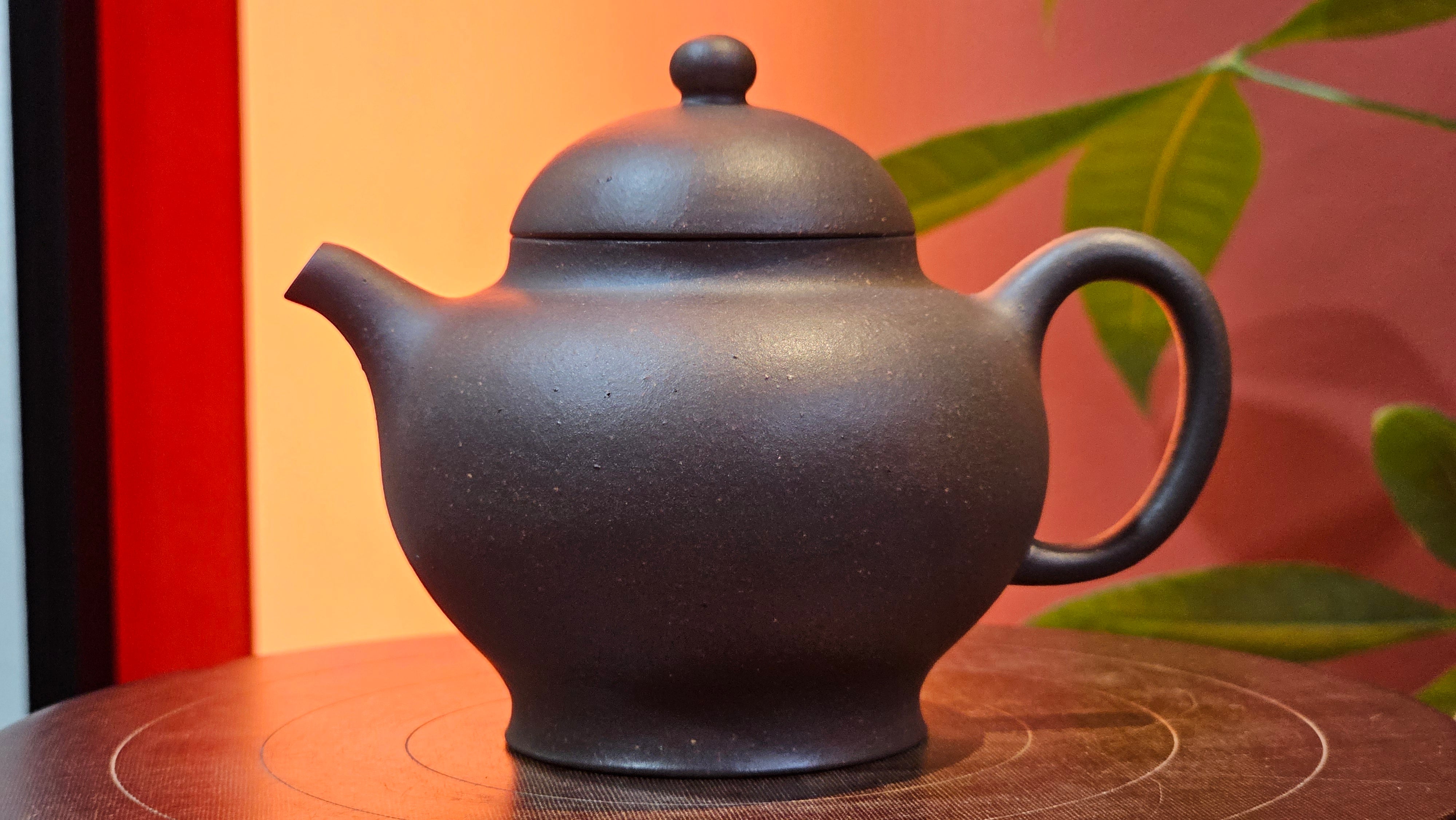 Gao Pan 高番, 140.6ml (very well-weighted bottom, stable!), Tai Xi Zi Ni (Gao Wen) 台西紫泥(高温), by our Craftsman Fan Xiao Zhi 范小智 ~ Congratulations!to Mr J.S.! 1105hrs 2nd September 2025, Chicago! IL.