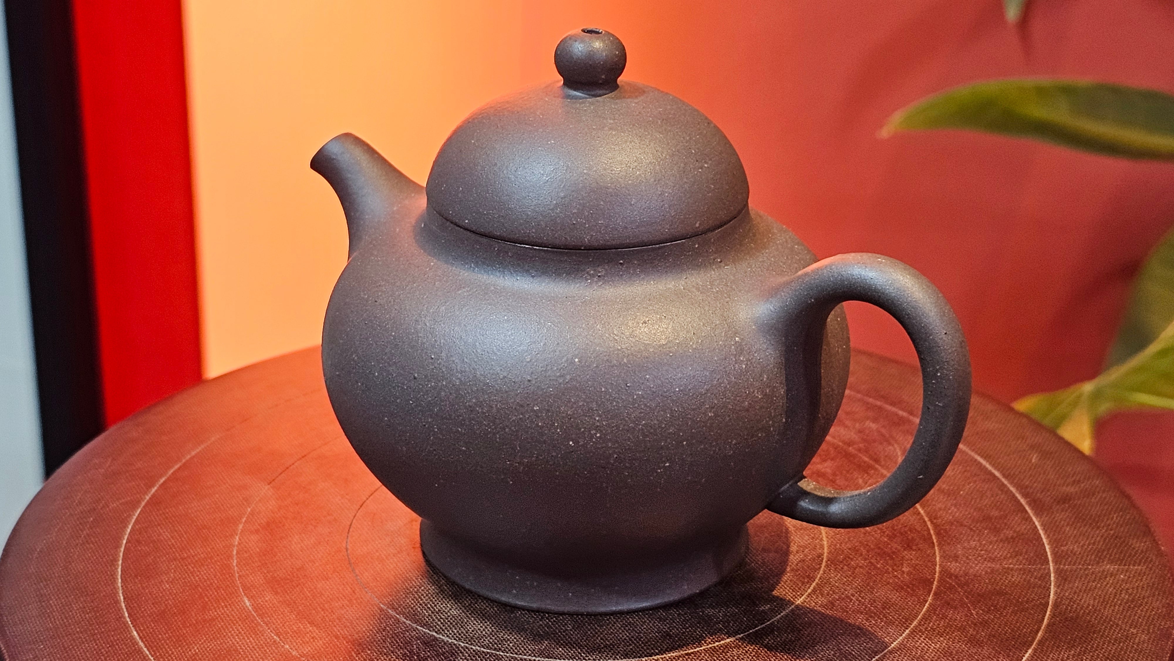 Gao Pan 高番, 134.3ml (very well-weighted bottom, stable!), Tai Xi Zi Ni (Gao Wen) 台西紫泥(高温), by our Craftsman Fan Xiao Zhi 范小智 ~!Congratulations to Mr H.H.! 1738hrs 3rd Sept 2025, Amsterdam, The Netherlands🇳🇱!