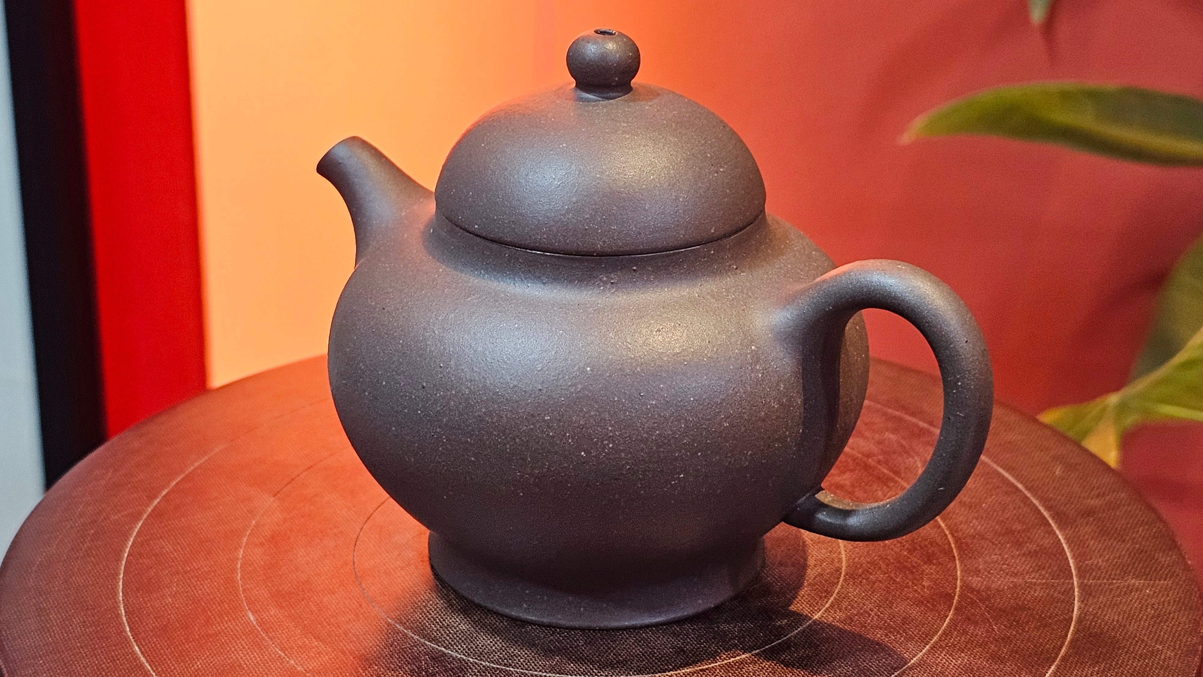 Gao Pan 高番, 134.3ml (very well-weighted bottom, stable!), Tai Xi Zi Ni (Gao Wen) 台西紫泥(高温), by our Craftsman Fan Xiao Zhi 范小智 ~!Congratulations to Mr H.H.! 1738hrs 3rd Sept 2025, Amsterdam, The Netherlands🇳🇱!