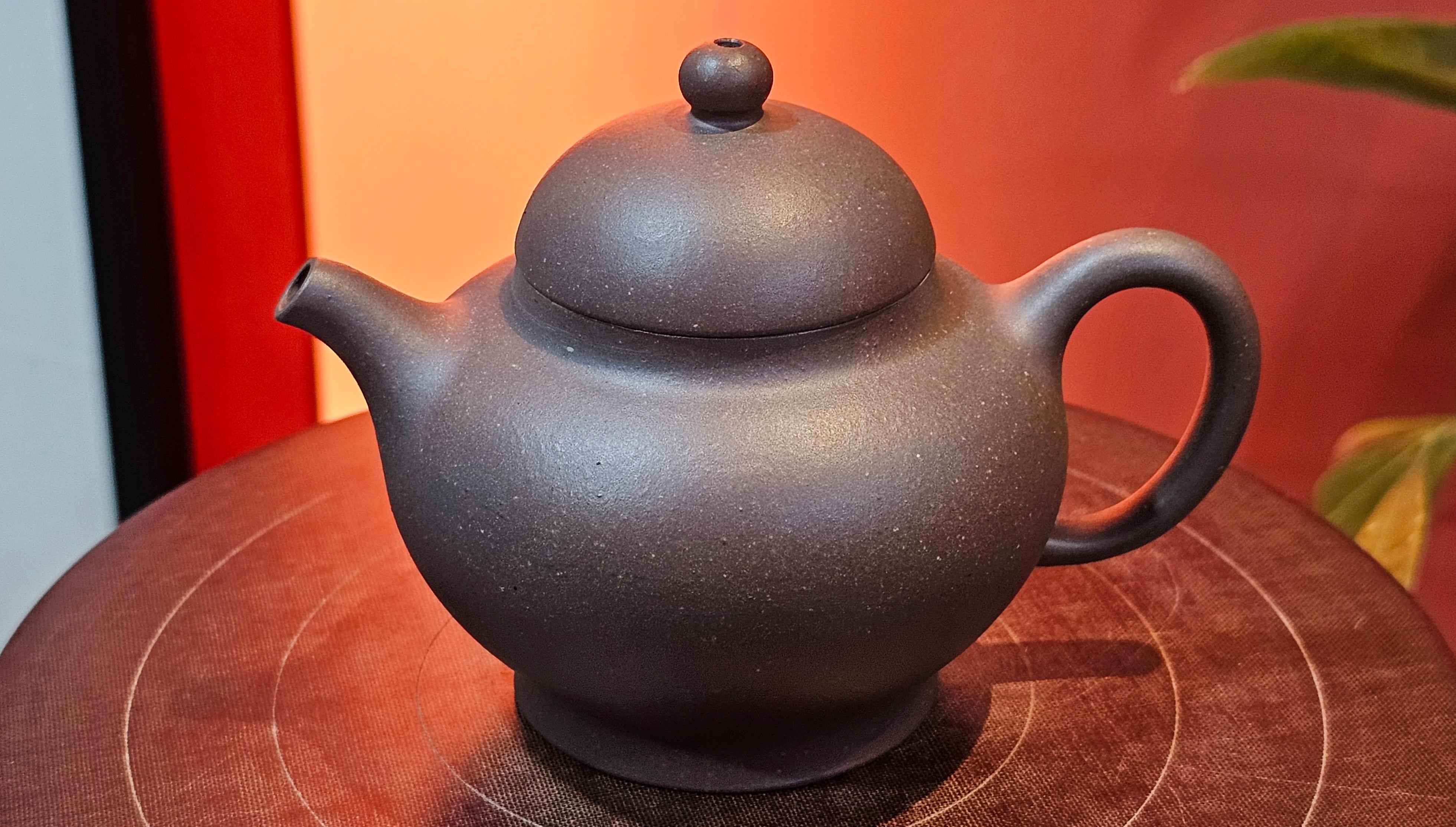 Gao Pan 高番, 134.3ml (very well-weighted bottom, stable!), Tai Xi Zi Ni (Gao Wen) 台西紫泥(高温), by our Craftsman Fan Xiao Zhi 范小智 ~!Congratulations to Mr H.H.! 1738hrs 3rd Sept 2025, Amsterdam, The Netherlands🇳🇱!