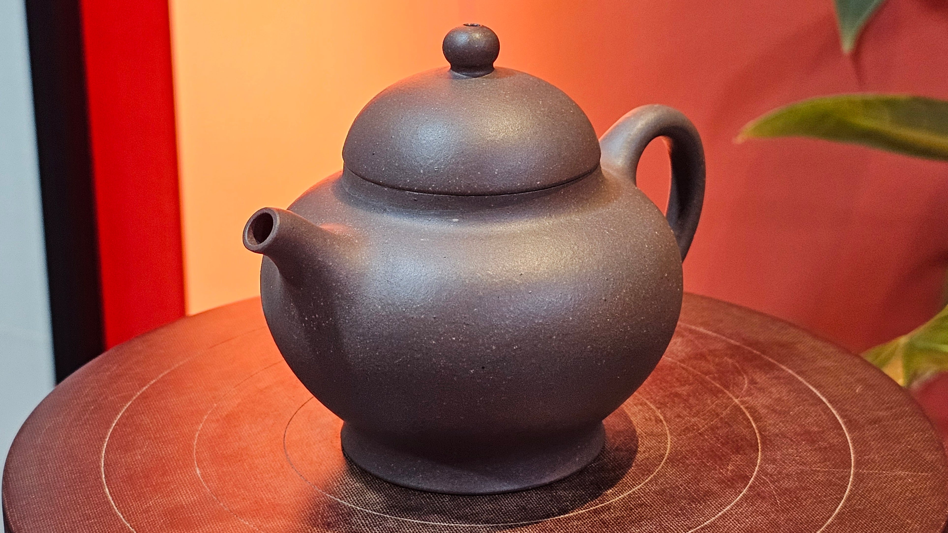 Gao Pan 高番, 134.3ml (very well-weighted bottom, stable!), Tai Xi Zi Ni (Gao Wen) 台西紫泥(高温), by our Craftsman Fan Xiao Zhi 范小智 ~!Congratulations to Mr H.H.! 1738hrs 3rd Sept 2025, Amsterdam, The Netherlands🇳🇱!