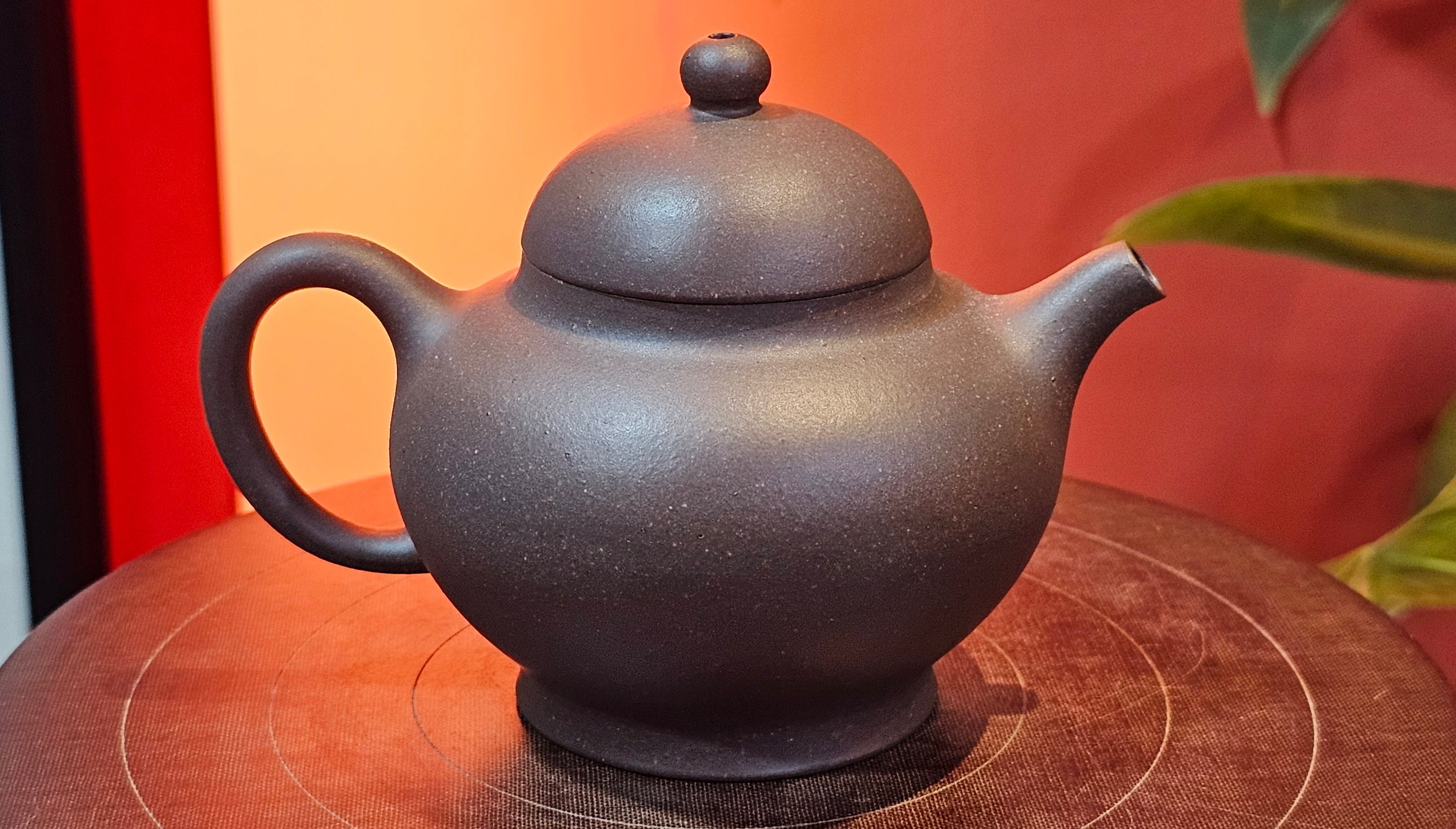 Gao Pan 高番, 134.3ml (very well-weighted bottom, stable!), Tai Xi Zi Ni (Gao Wen) 台西紫泥(高温), by our Craftsman Fan Xiao Zhi 范小智 ~!Congratulations to Mr H.H.! 1738hrs 3rd Sept 2025, Amsterdam, The Netherlands🇳🇱!