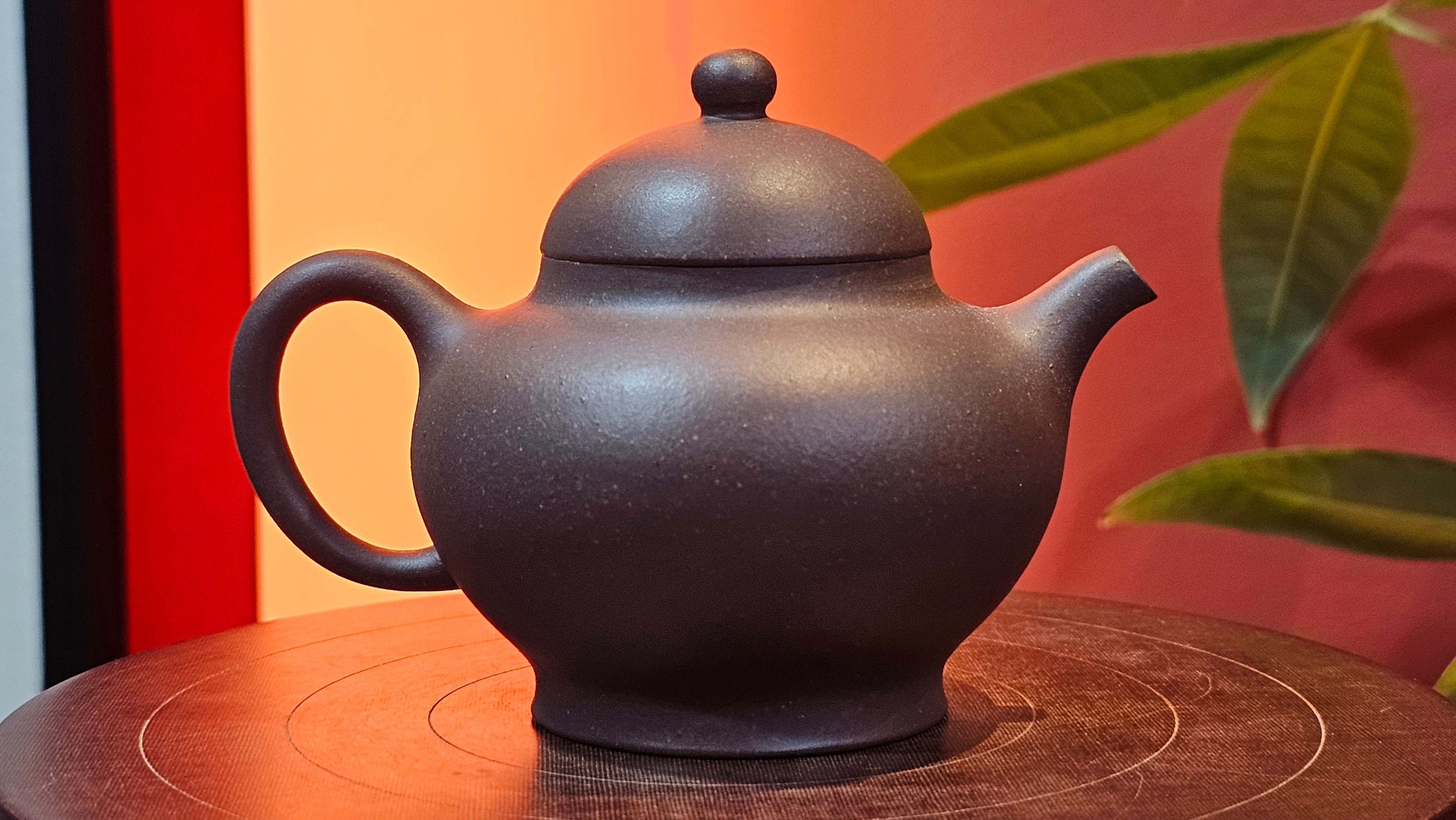 Gao Pan 高番, 134.3ml (very well-weighted bottom, stable!), Tai Xi Zi Ni (Gao Wen) 台西紫泥(高温), by our Craftsman Fan Xiao Zhi 范小智 ~!Congratulations to Mr H.H.! 1738hrs 3rd Sept 2025, Amsterdam, The Netherlands🇳🇱!