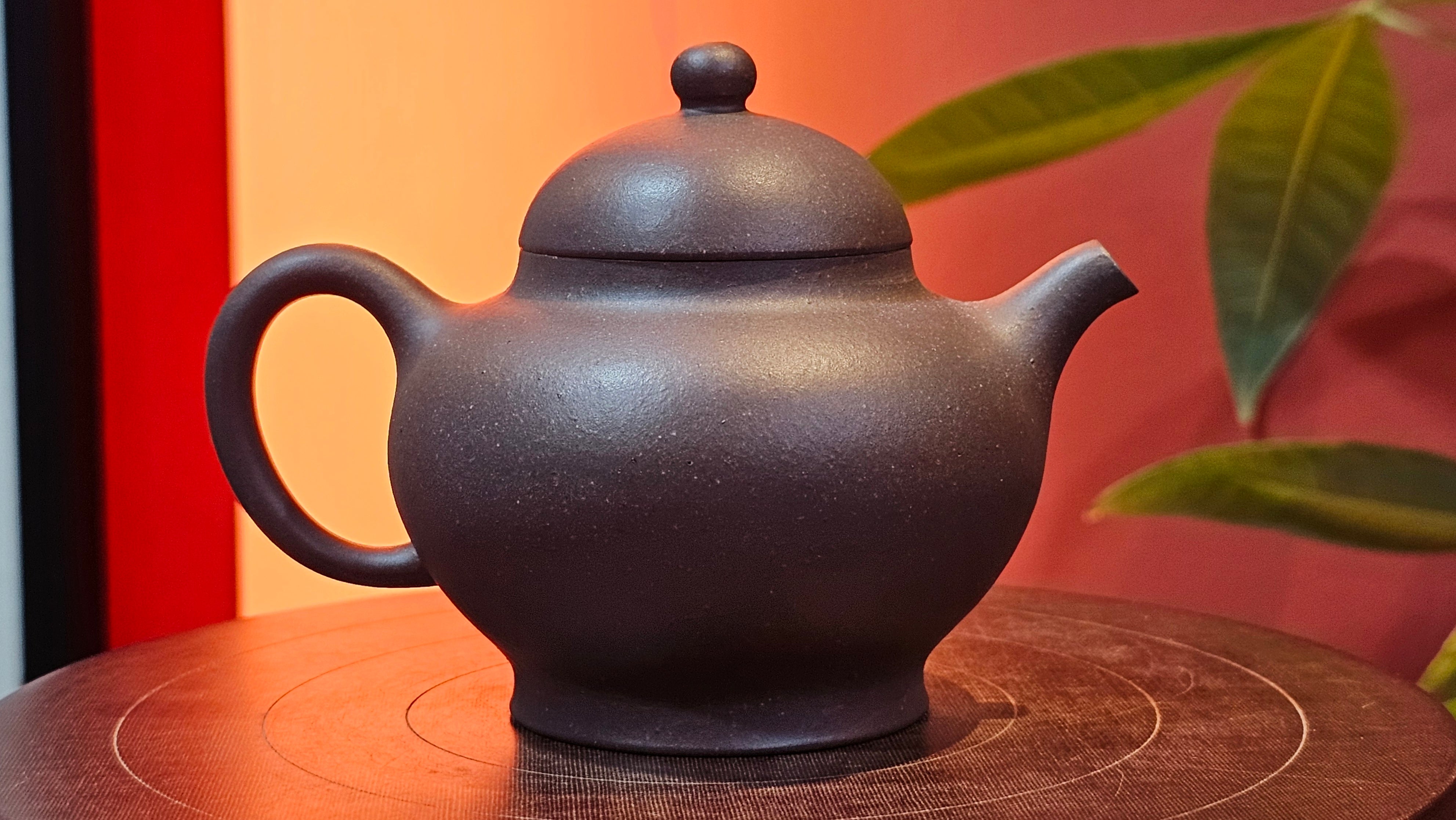 Gao Pan 高番, 134.3ml (very well-weighted bottom, stable!), Tai Xi Zi Ni (Gao Wen) 台西紫泥(高温), by our Craftsman Fan Xiao Zhi 范小智 ~!Congratulations to Mr H.H.! 1738hrs 3rd Sept 2025, Amsterdam, The Netherlands🇳🇱!