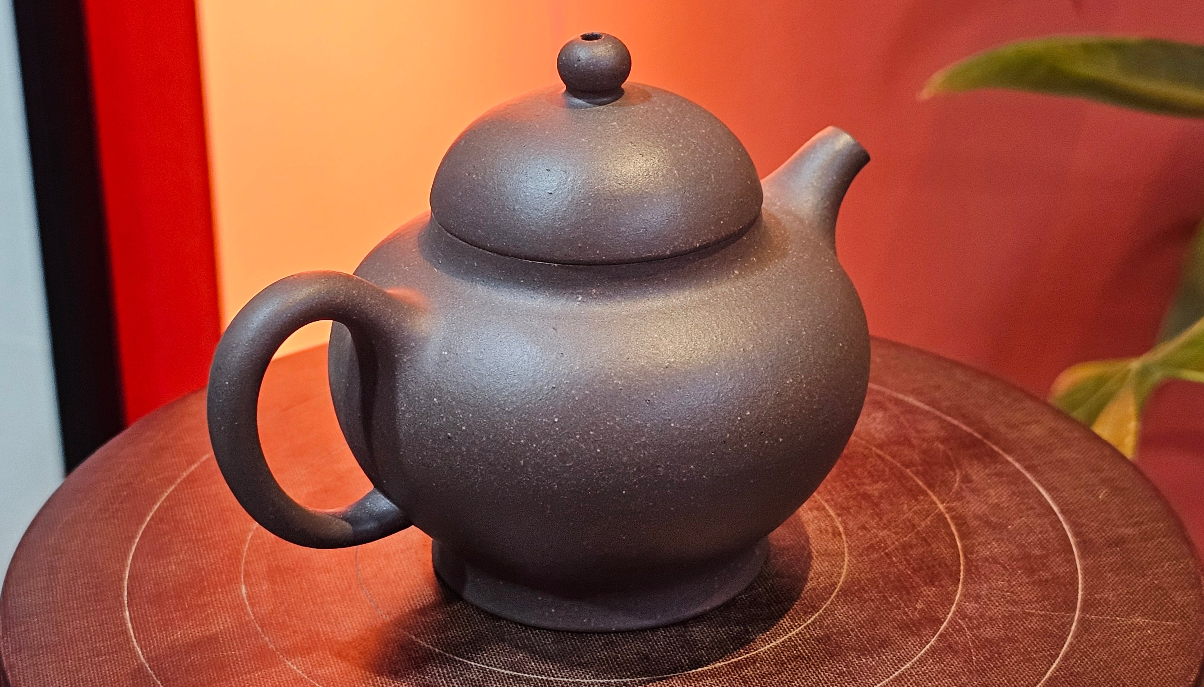 Gao Pan 高番, 134.3ml (very well-weighted bottom, stable!), Tai Xi Zi Ni (Gao Wen) 台西紫泥(高温), by our Craftsman Fan Xiao Zhi 范小智 ~!Congratulations to Mr H.H.! 1738hrs 3rd Sept 2025, Amsterdam, The Netherlands🇳🇱!