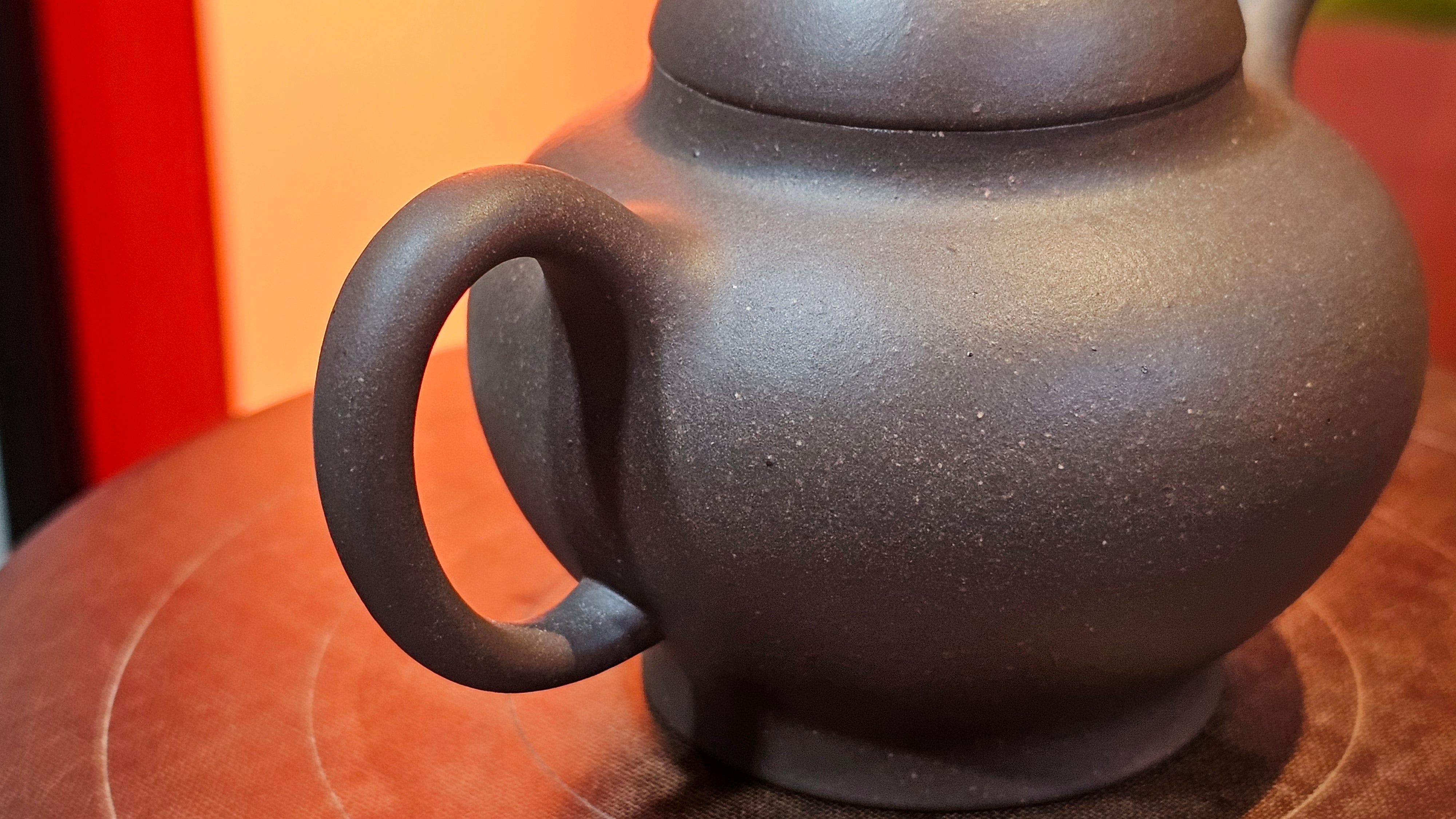 Gao Pan 高番, 134.3ml (very well-weighted bottom, stable!), Tai Xi Zi Ni (Gao Wen) 台西紫泥(高温), by our Craftsman Fan Xiao Zhi 范小智 ~!Congratulations to Mr H.H.! 1738hrs 3rd Sept 2025, Amsterdam, The Netherlands🇳🇱!