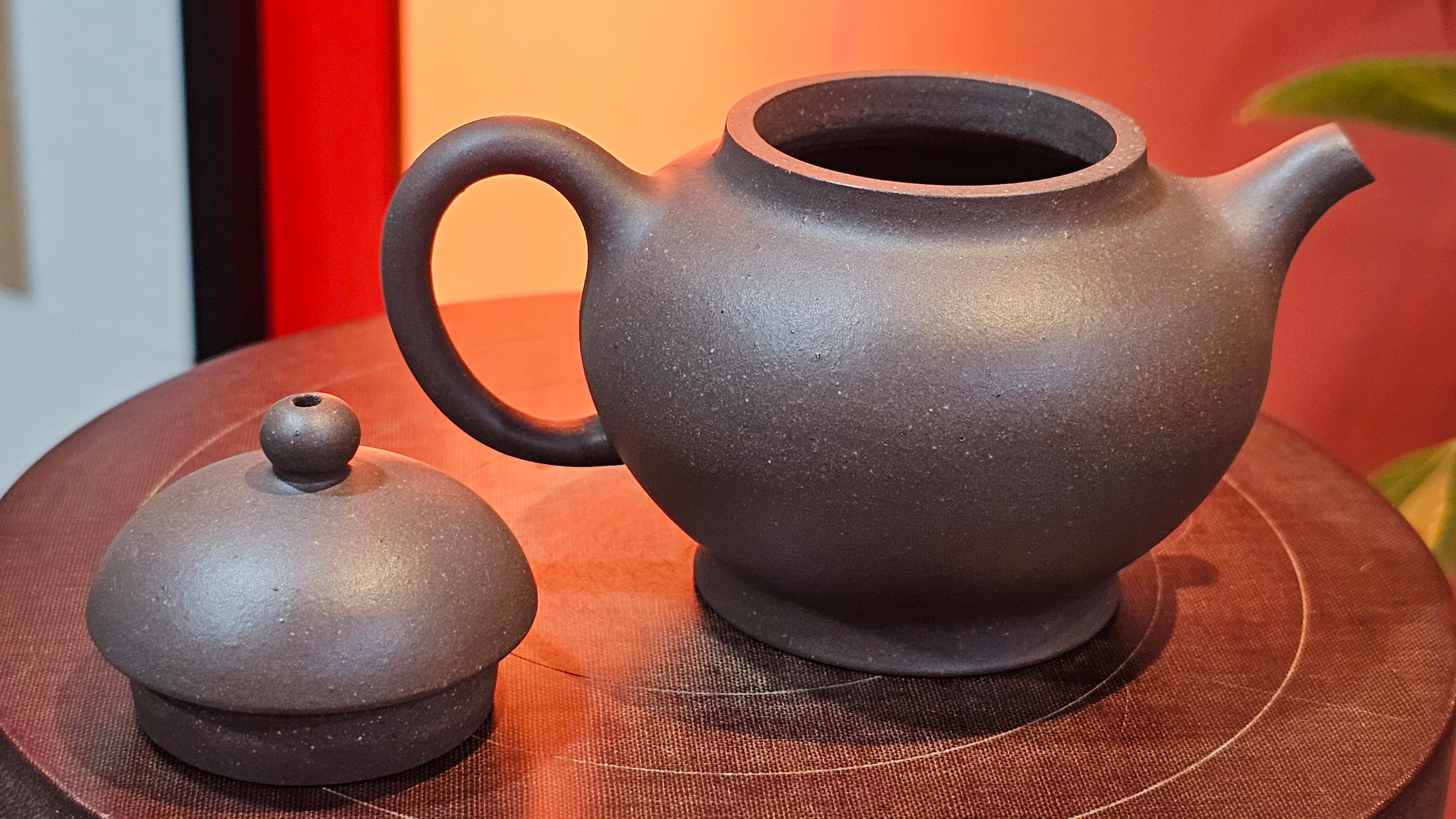 Gao Pan 高番, 134.3ml (very well-weighted bottom, stable!), Tai Xi Zi Ni (Gao Wen) 台西紫泥(高温), by our Craftsman Fan Xiao Zhi 范小智 ~!Congratulations to Mr H.H.! 1738hrs 3rd Sept 2025, Amsterdam, The Netherlands🇳🇱!