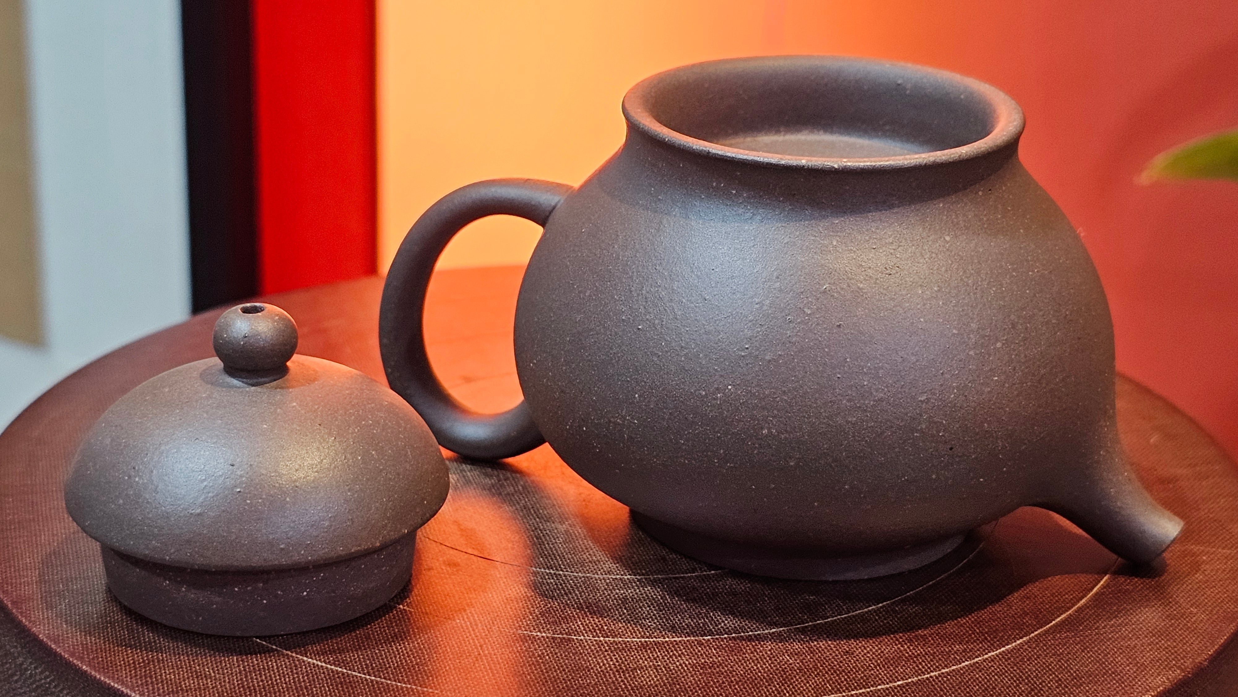 Gao Pan 高番, 134.3ml (very well-weighted bottom, stable!), Tai Xi Zi Ni (Gao Wen) 台西紫泥(高温), by our Craftsman Fan Xiao Zhi 范小智 ~!Congratulations to Mr H.H.! 1738hrs 3rd Sept 2025, Amsterdam, The Netherlands🇳🇱!