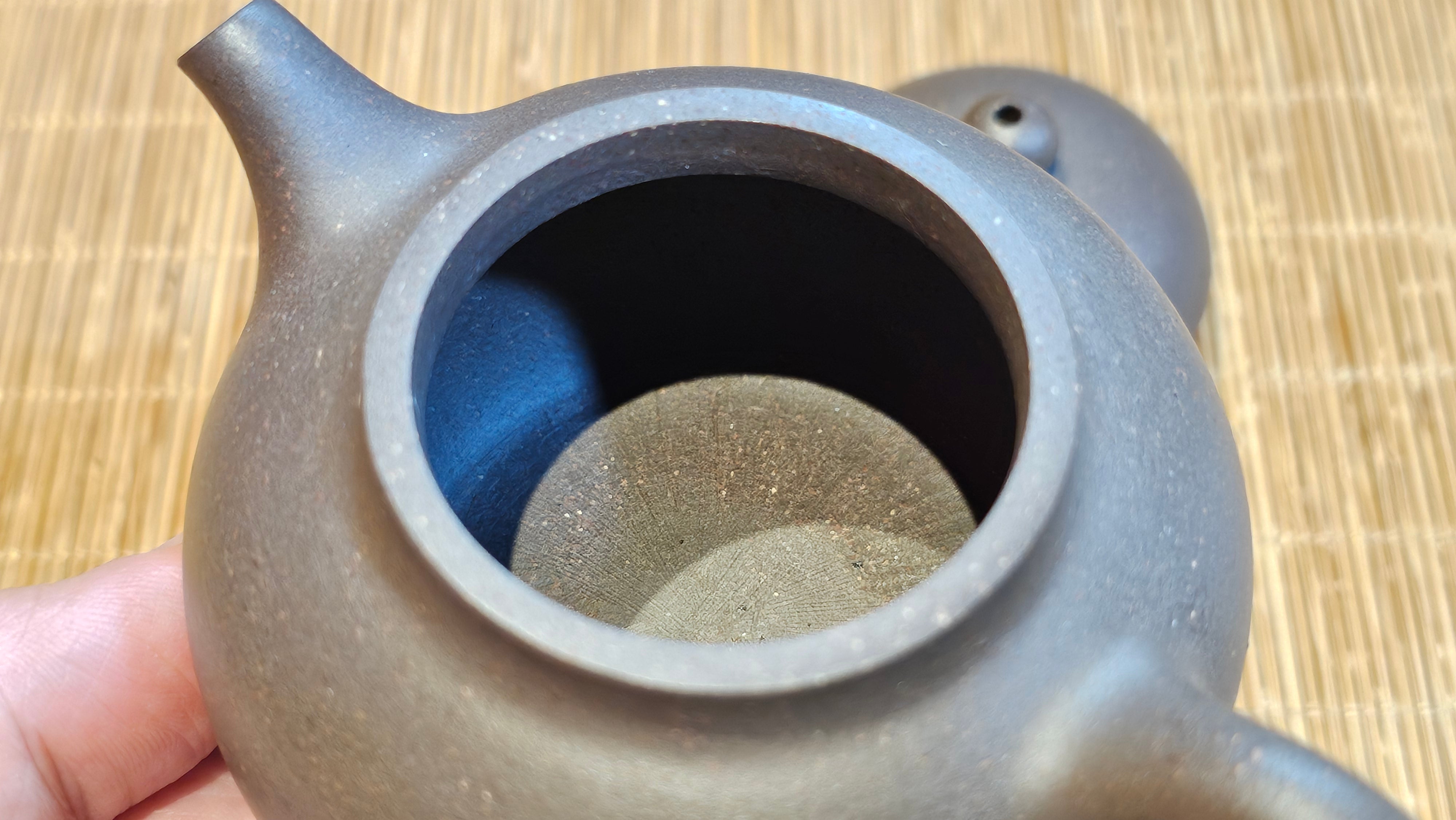 Gao Pan 高番, 134.3ml (very well-weighted bottom, stable!), Tai Xi Zi Ni (Gao Wen) 台西紫泥(高温), by our Craftsman Fan Xiao Zhi 范小智 ~!Congratulations to Mr H.H.! 1738hrs 3rd Sept 2025, Amsterdam, The Netherlands🇳🇱!