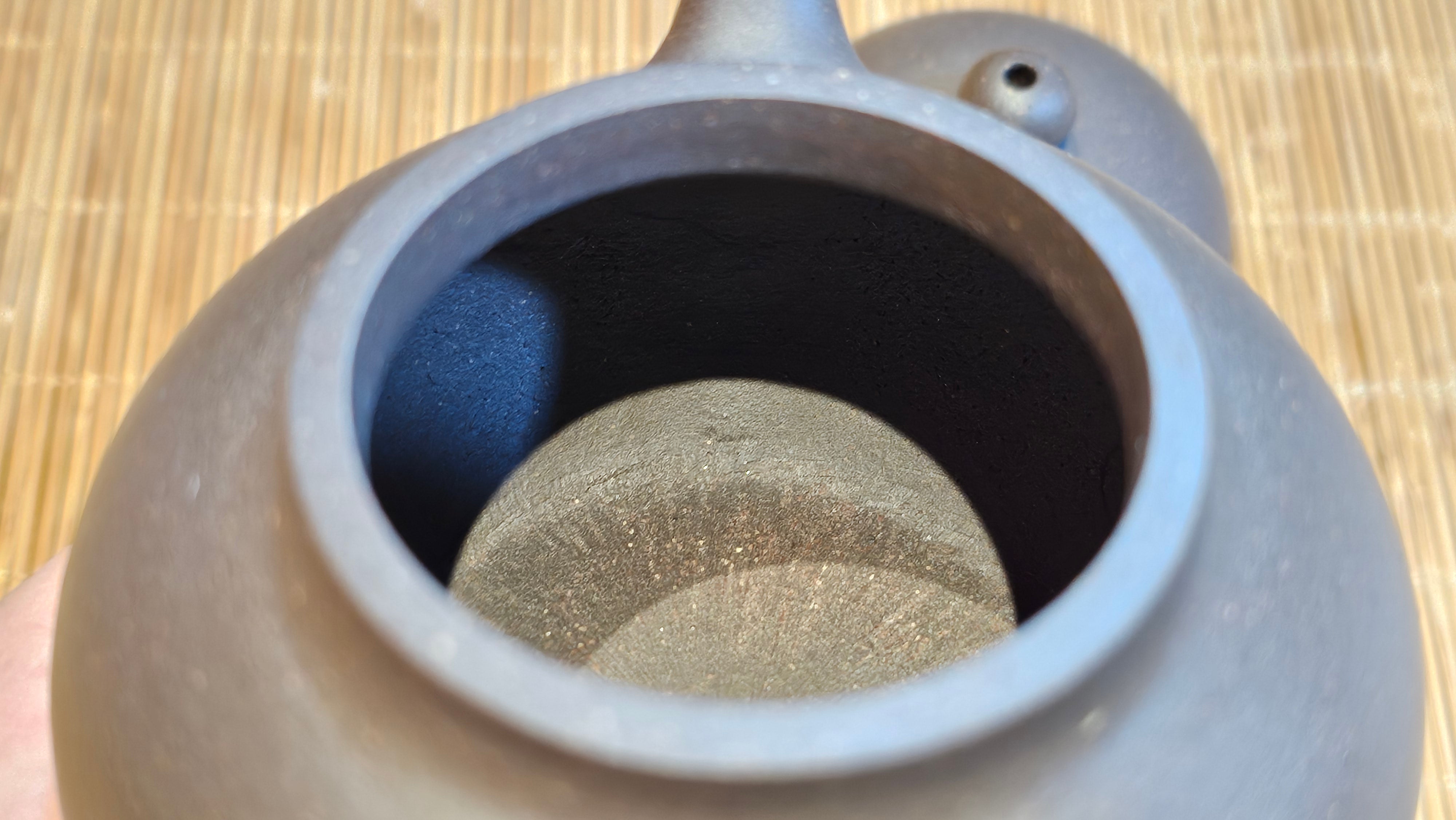 Gao Pan 高番, 134.3ml (very well-weighted bottom, stable!), Tai Xi Zi Ni (Gao Wen) 台西紫泥(高温), by our Craftsman Fan Xiao Zhi 范小智 ~!Congratulations to Mr H.H.! 1738hrs 3rd Sept 2025, Amsterdam, The Netherlands🇳🇱!