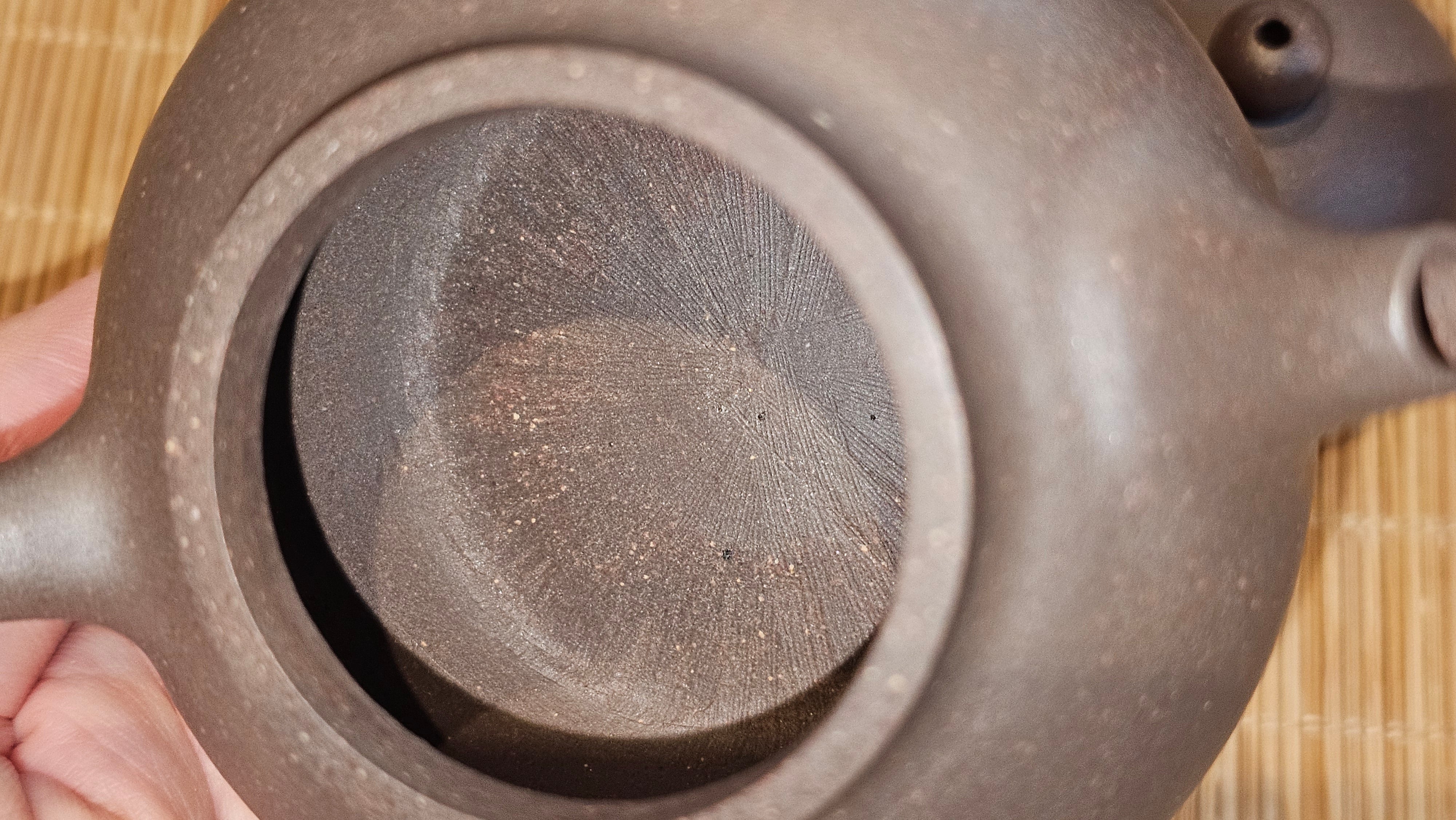 Gao Pan 高番, 134.3ml (very well-weighted bottom, stable!), Tai Xi Zi Ni (Gao Wen) 台西紫泥(高温), by our Craftsman Fan Xiao Zhi 范小智 ~!Congratulations to Mr H.H.! 1738hrs 3rd Sept 2025, Amsterdam, The Netherlands🇳🇱!