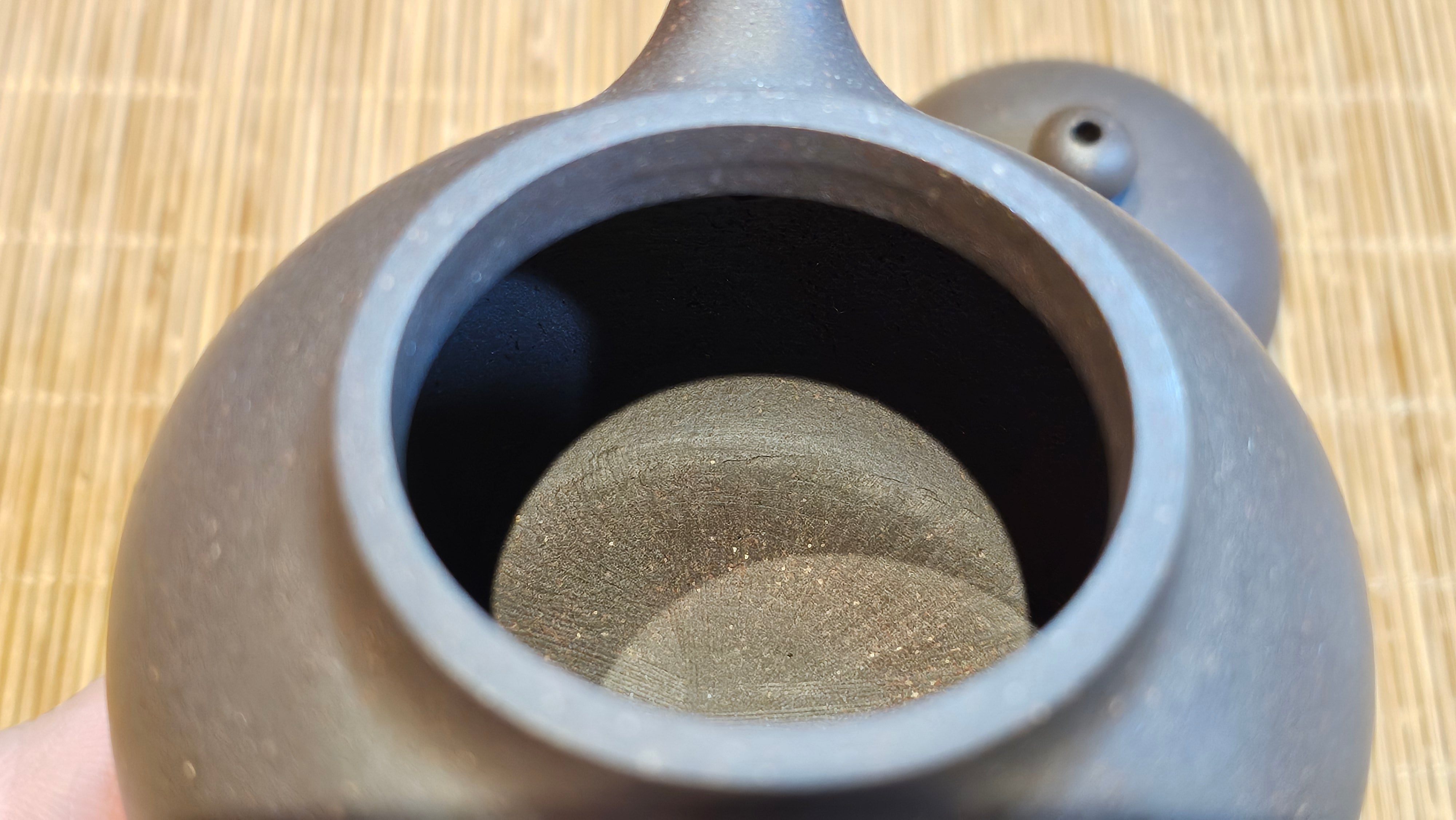 Gao Pan 高番, 134.3ml (very well-weighted bottom, stable!), Tai Xi Zi Ni (Gao Wen) 台西紫泥(高温), by our Craftsman Fan Xiao Zhi 范小智 ~!Congratulations to Mr H.H.! 1738hrs 3rd Sept 2025, Amsterdam, The Netherlands🇳🇱!