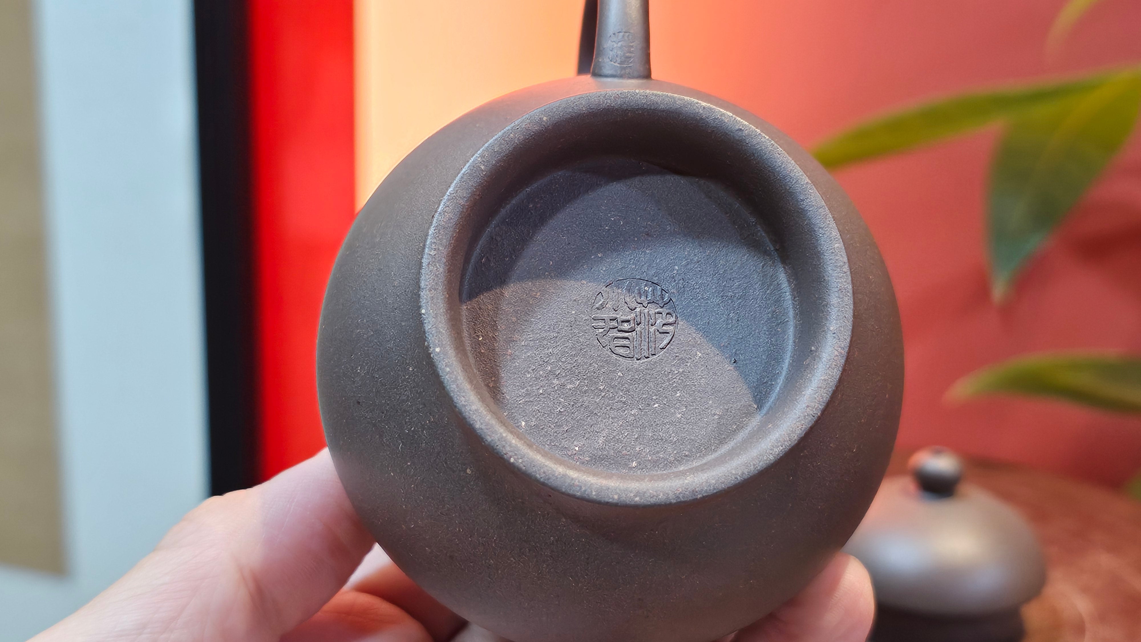 Gao Pan 高番, 134.3ml (very well-weighted bottom, stable!), Tai Xi Zi Ni (Gao Wen) 台西紫泥(高温), by our Craftsman Fan Xiao Zhi 范小智 ~!Congratulations to Mr H.H.! 1738hrs 3rd Sept 2025, Amsterdam, The Netherlands🇳🇱!