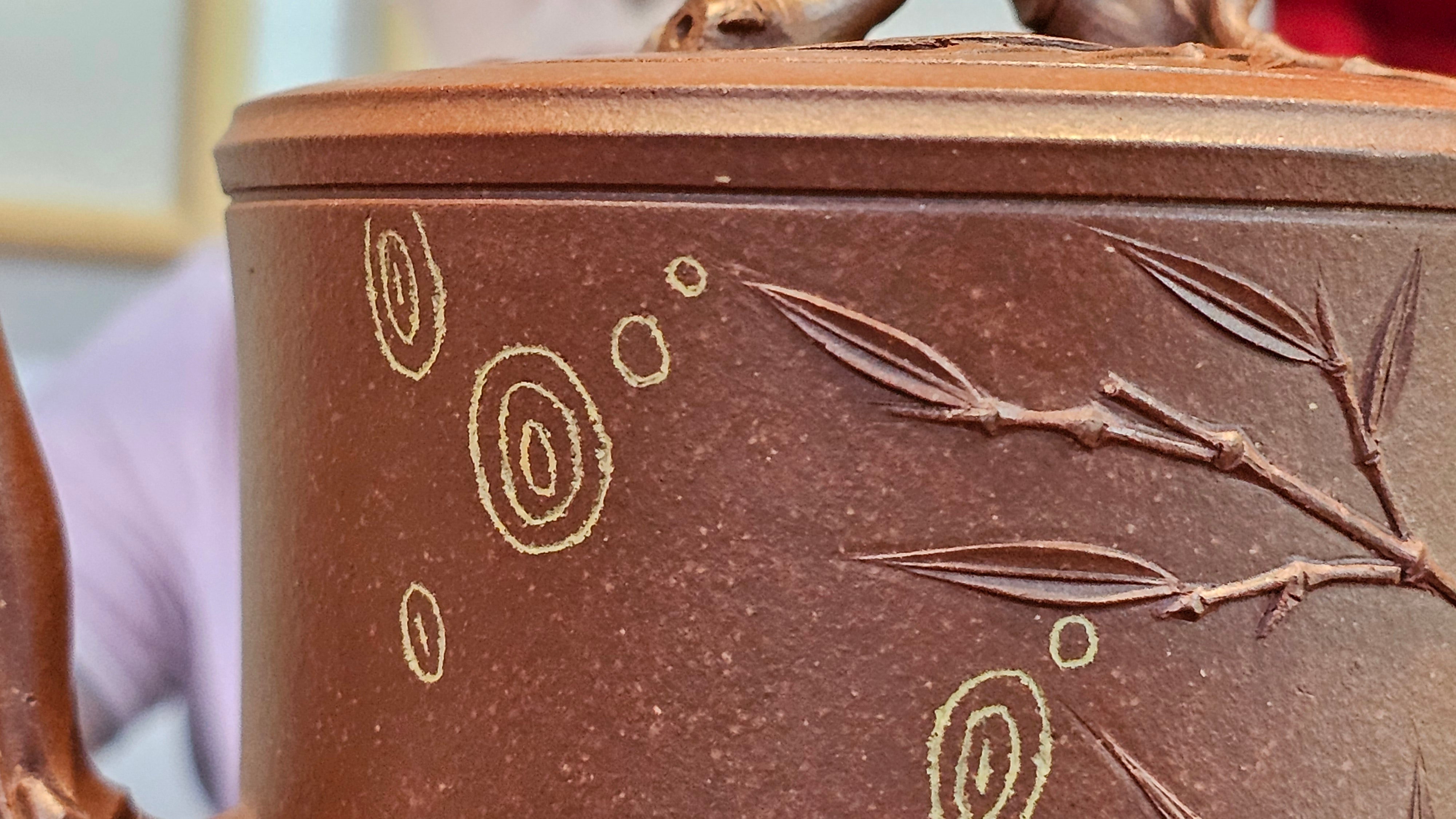 《湘妃竹段》"Xiang Fei Zhu Duan", 238.3ml, Di Cao Qing Zi Ni with Duan Ni Clay embellishments for the characteristic "Xiang Fei Bamboo" Patterns, by L4 Assoc Master Yu Chun Lei 俞春雷 ~!Congratulations to Ms S.M.! 1558hrs 4th Sept 2025, Velden! The Netherlands🇳🇱.